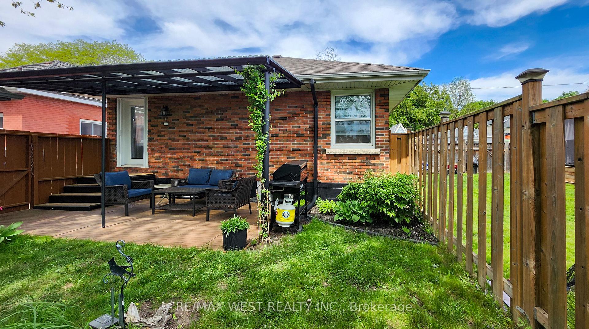 Photo 34 of 90 Strathcona Avenue, Brantford — HOMEH
