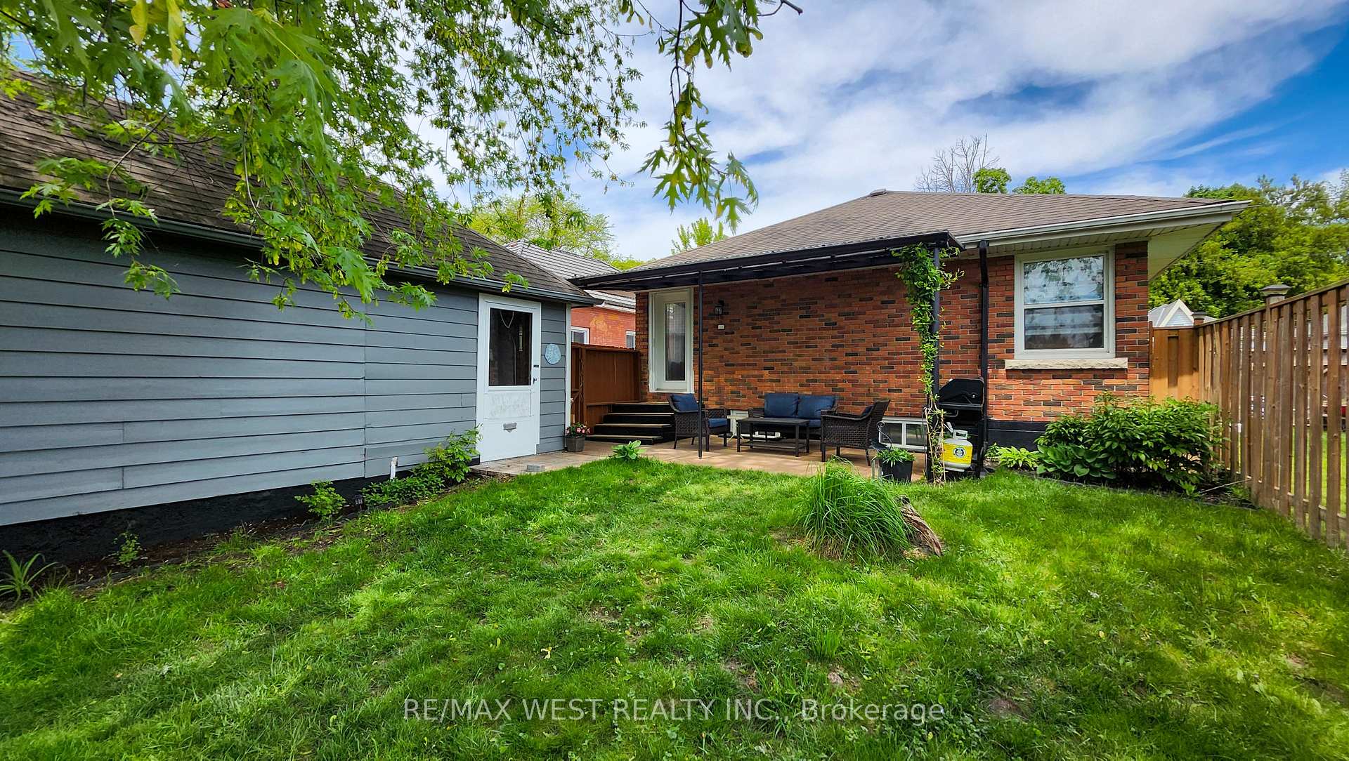 Photo 35 of 90 Strathcona Avenue, Brantford — HOMEH