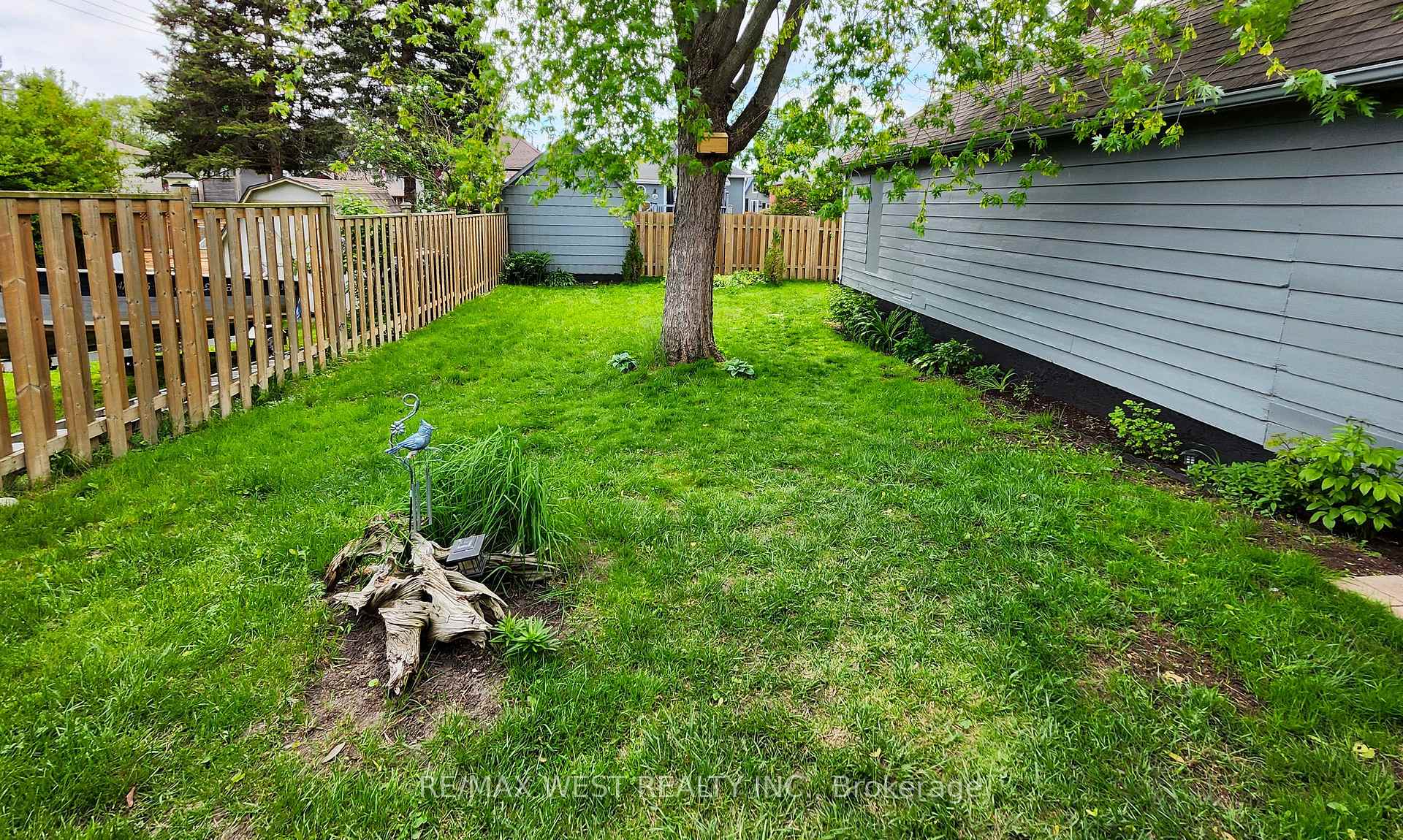 Photo 40 of 90 Strathcona Avenue, Brantford — HOMEH