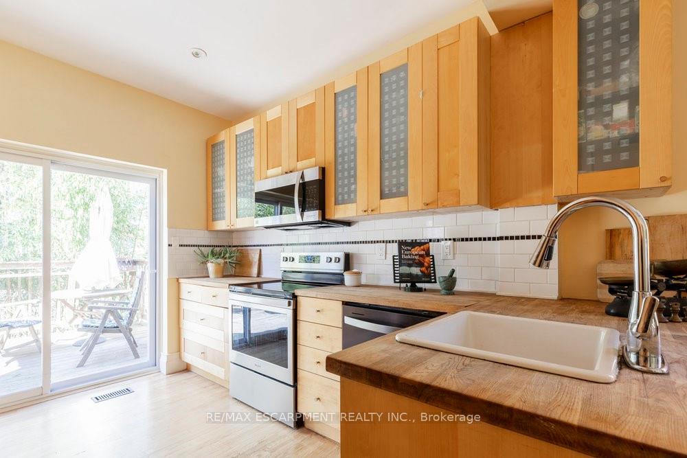 Photo 35 of 24 Hyde Park Avenue, Hamilton, Kirkendall — HOMEH