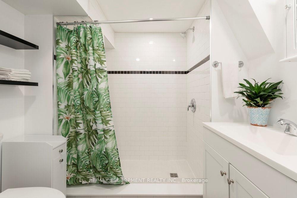 Photo 38 of 24 Hyde Park Avenue, Hamilton, Kirkendall — HOMEH