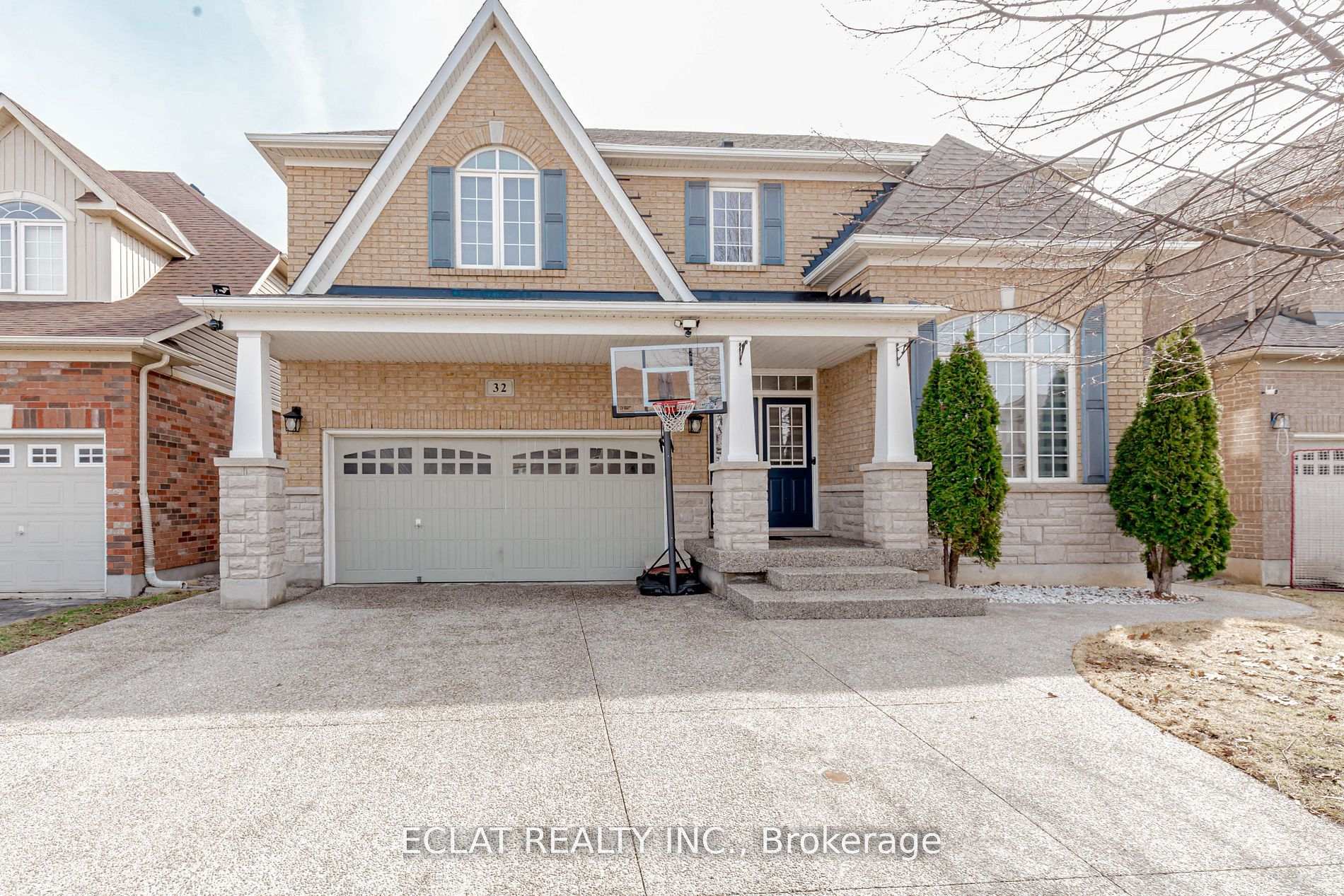 Front of 32 Nanaimo Crescent