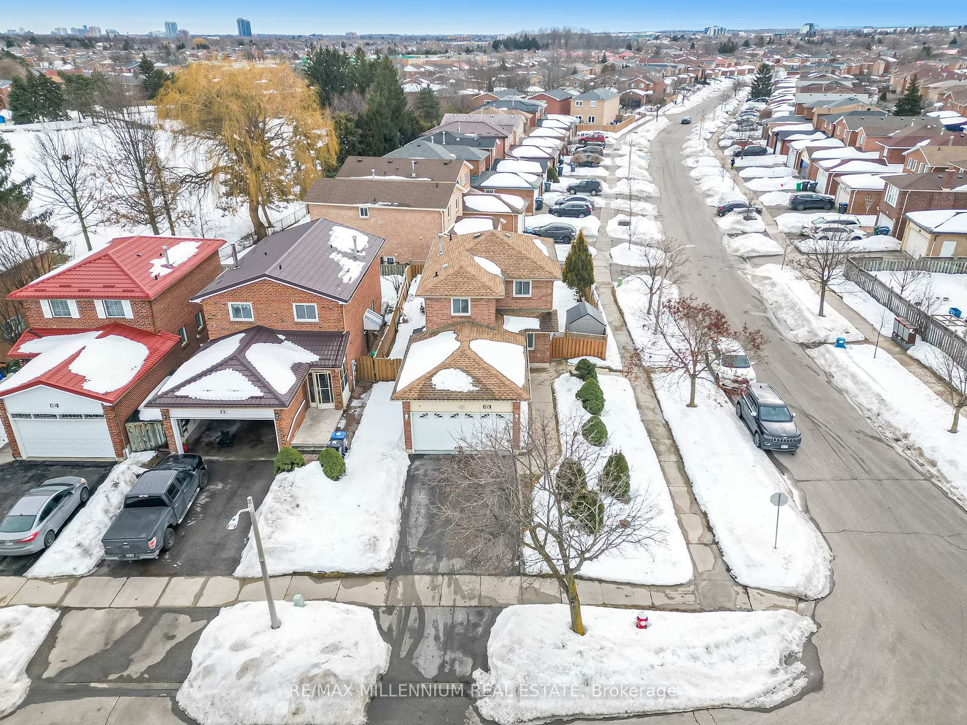 Photo 2 of 20 Whitehaven Drive, Brampton, Heart Lake West — HOMEH