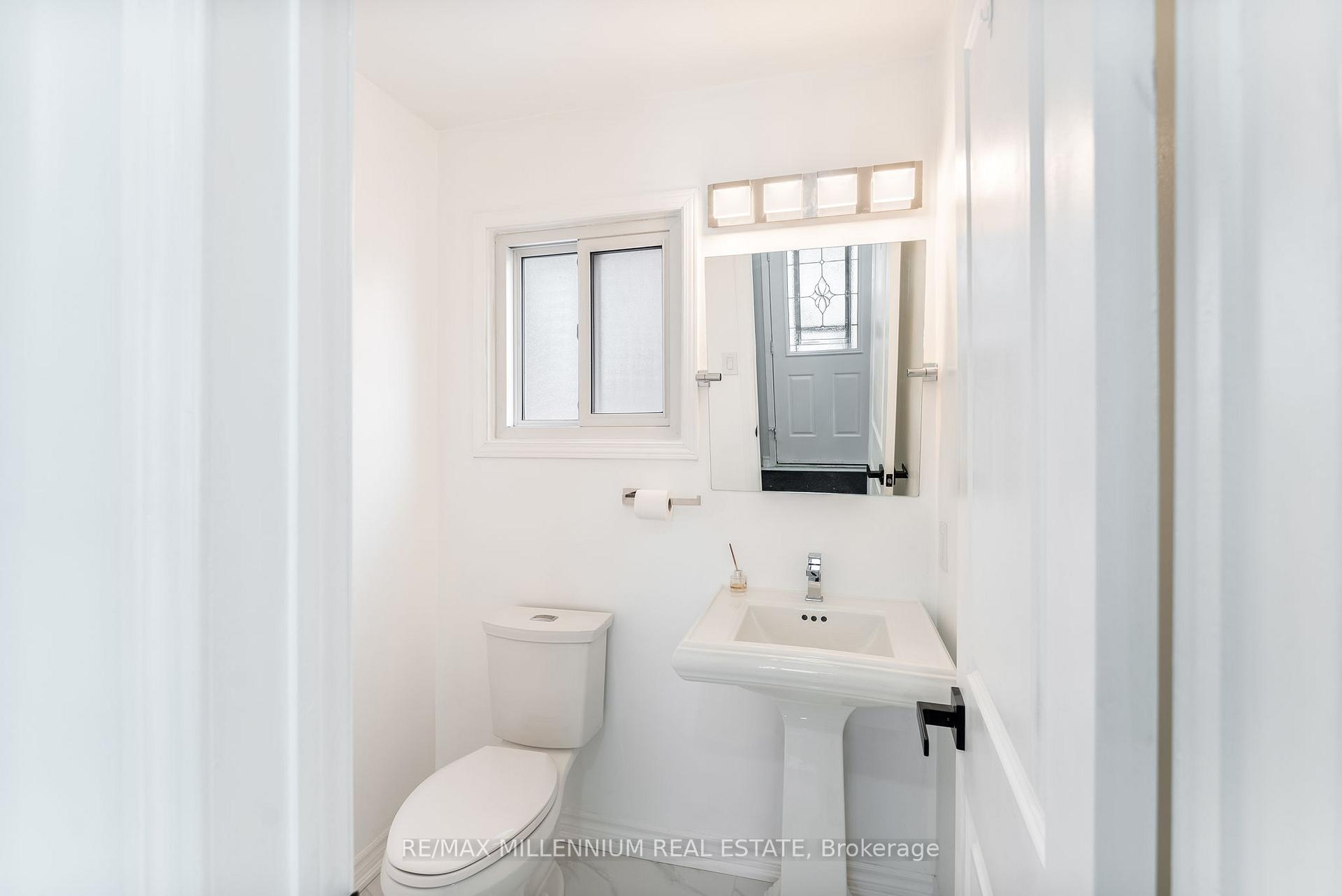 Photo 8 of 20 Whitehaven Drive, Brampton, Heart Lake West — HOMEH
