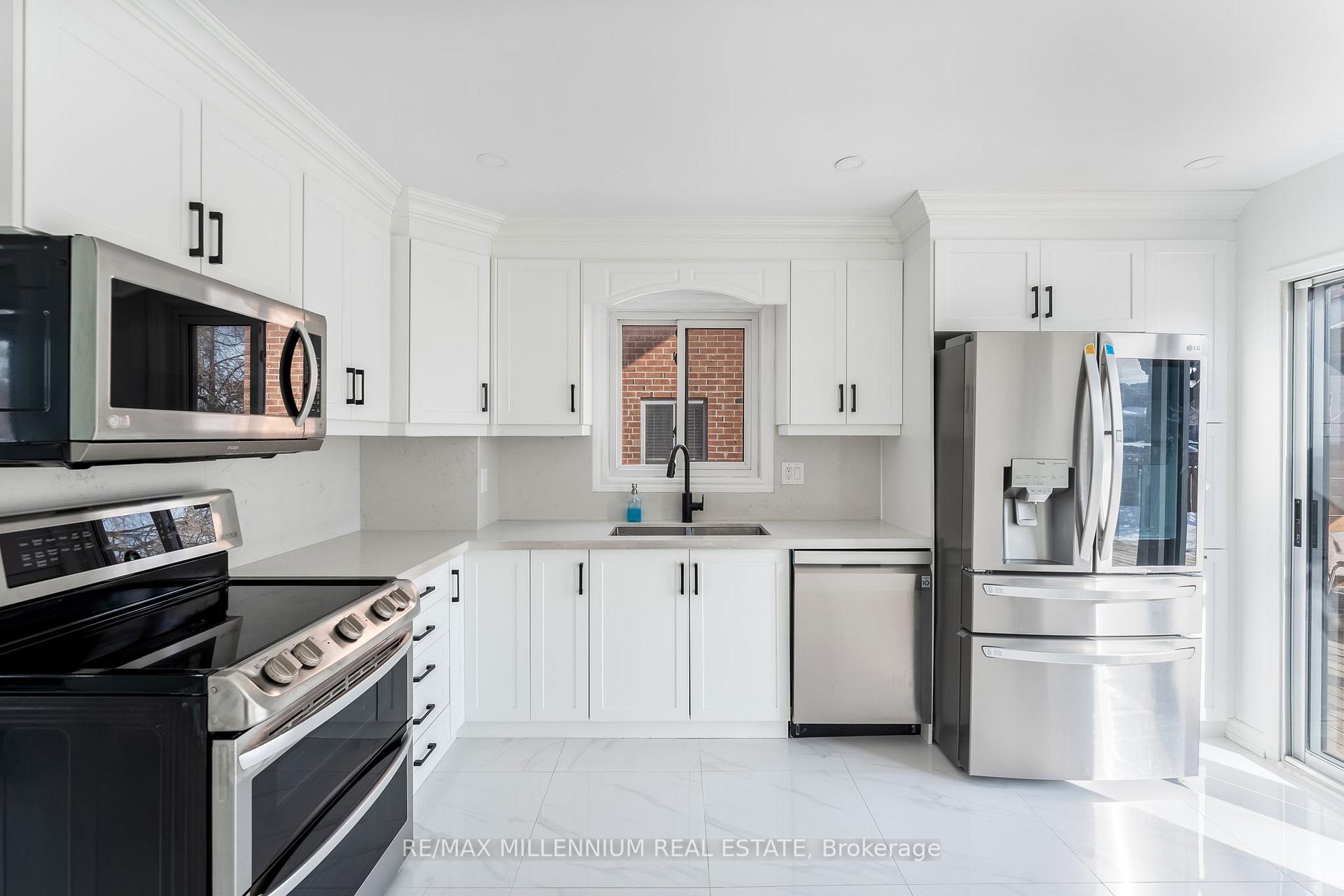 Photo 10 of 20 Whitehaven Drive, Brampton, Heart Lake West — HOMEH