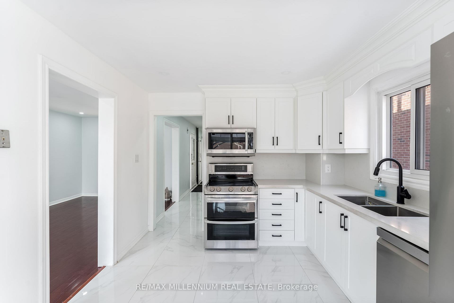 Photo 9 of 20 Whitehaven Drive, Brampton, Heart Lake West — HOMEH