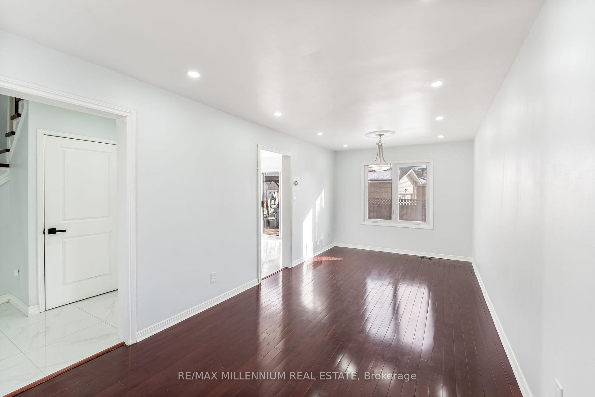 Photo 11 of 20 Whitehaven Drive, Brampton, Heart Lake West — HOMEH