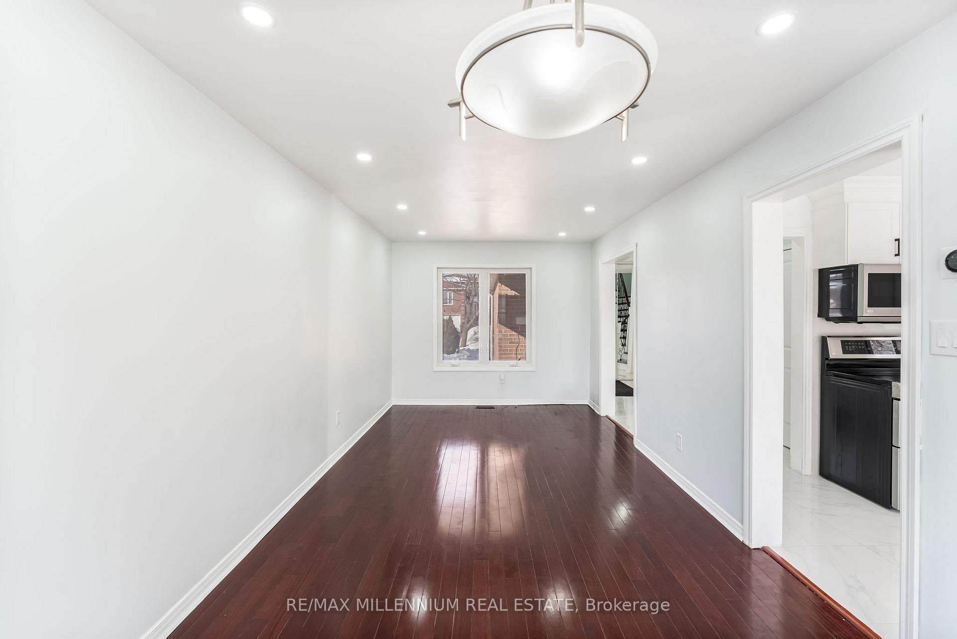 Photo 13 of 20 Whitehaven Drive, Brampton, Heart Lake West — HOMEH