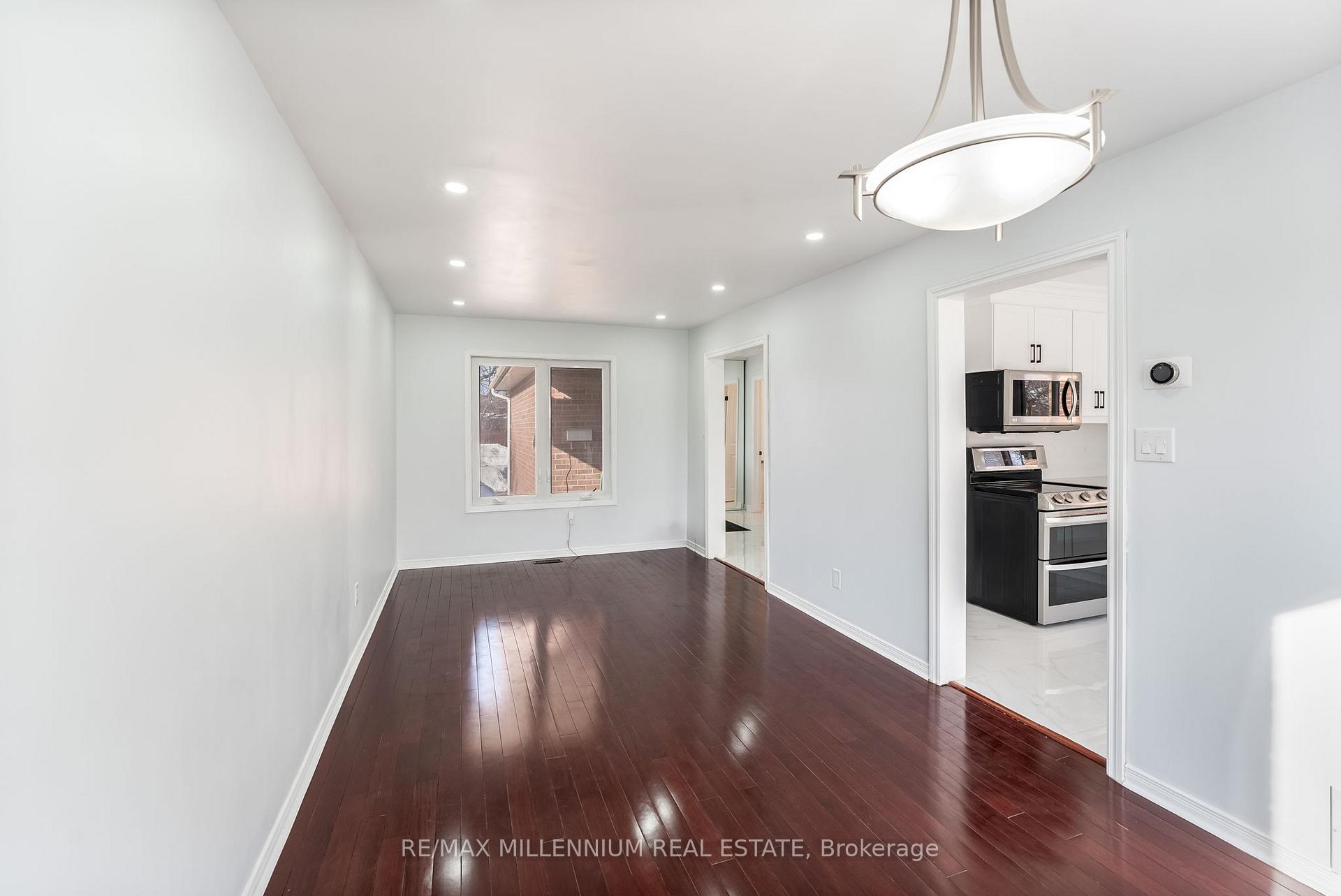 Photo 15 of 20 Whitehaven Drive, Brampton, Heart Lake West — HOMEH