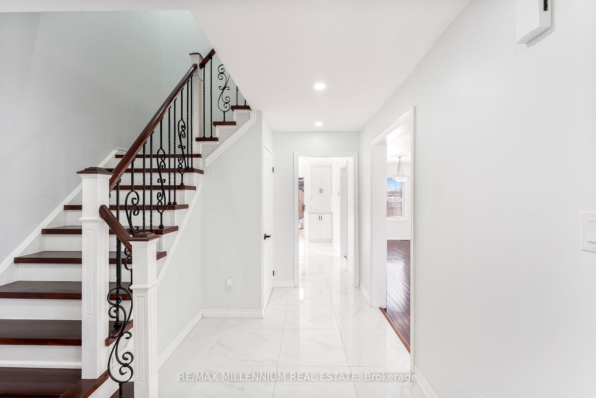 Photo 16 of 20 Whitehaven Drive, Brampton, Heart Lake West — HOMEH