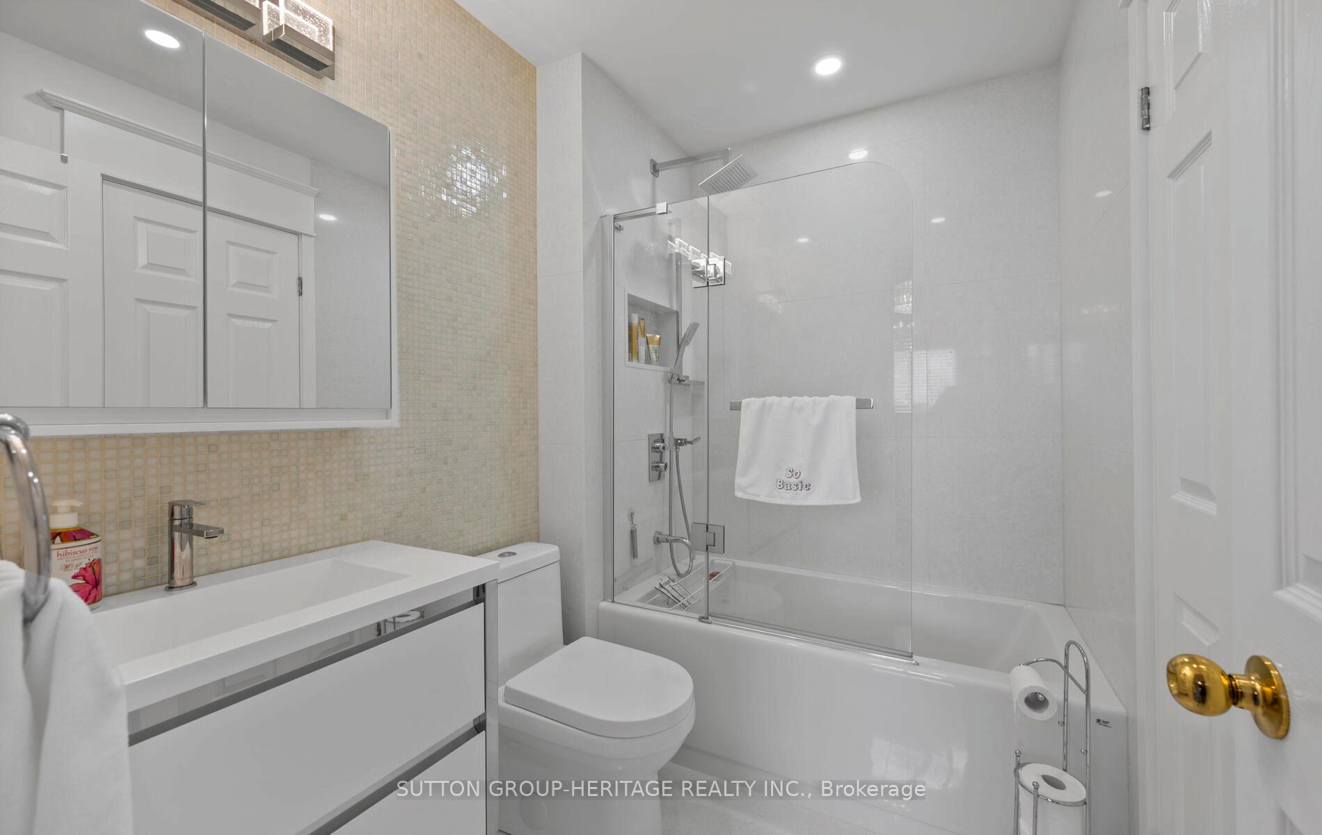 Photo 13 of 716 Sandcastle Court, Pickering, West Shore — HOMEH