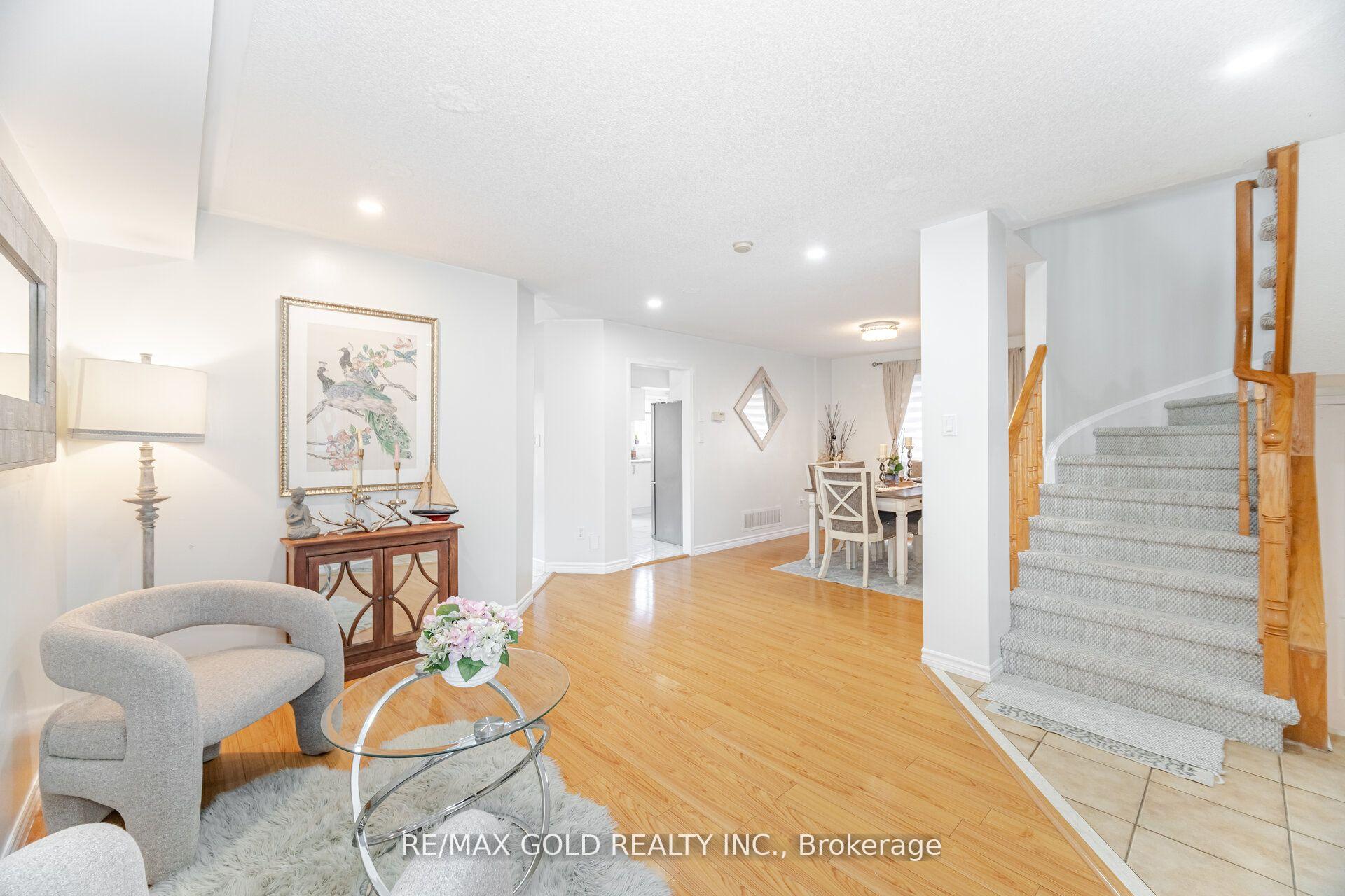 Photo 10 of 7 Creekwood Drive, Brampton, Snelgrove — HOMEH