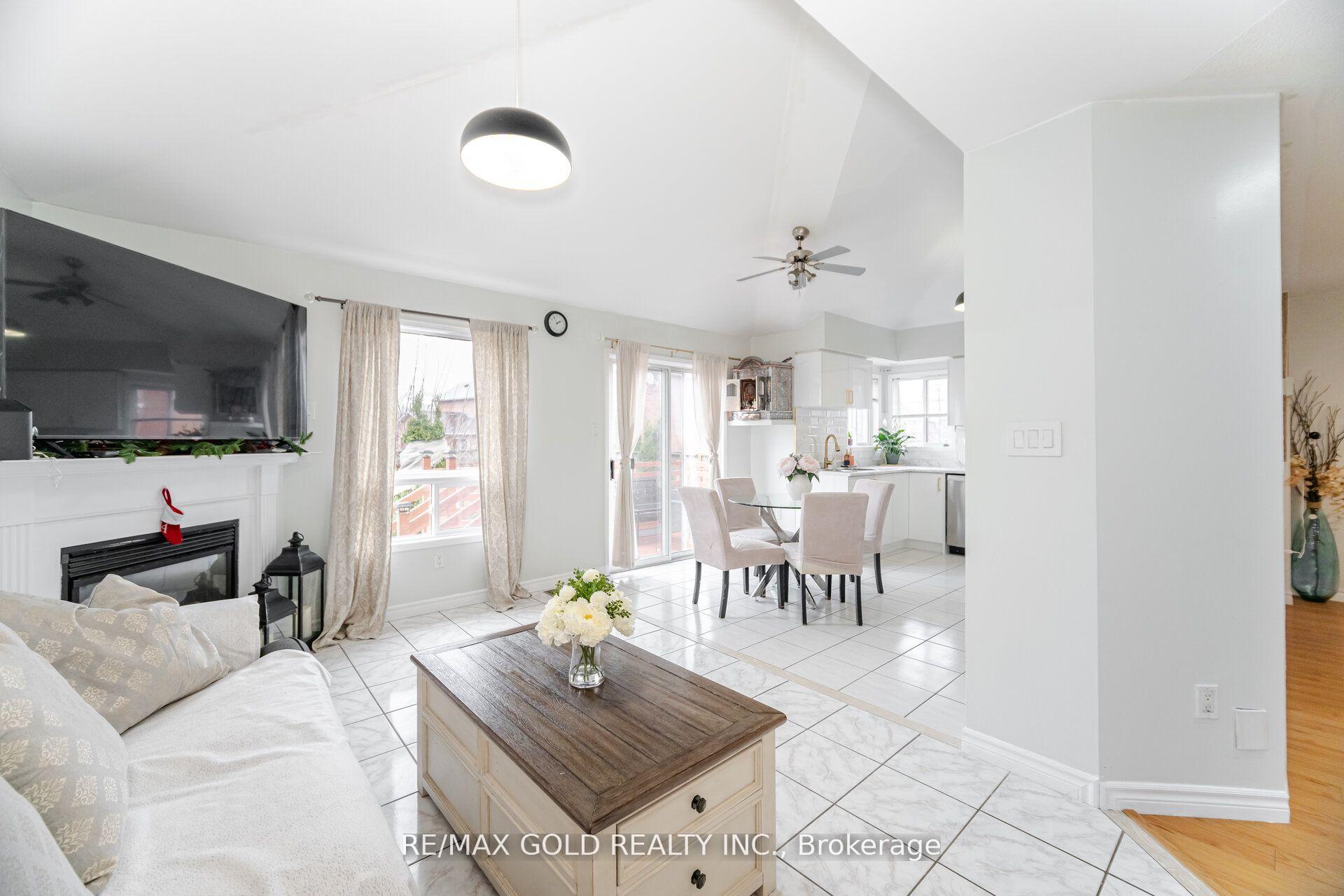 Photo 14 of 7 Creekwood Drive, Brampton, Snelgrove — HOMEH