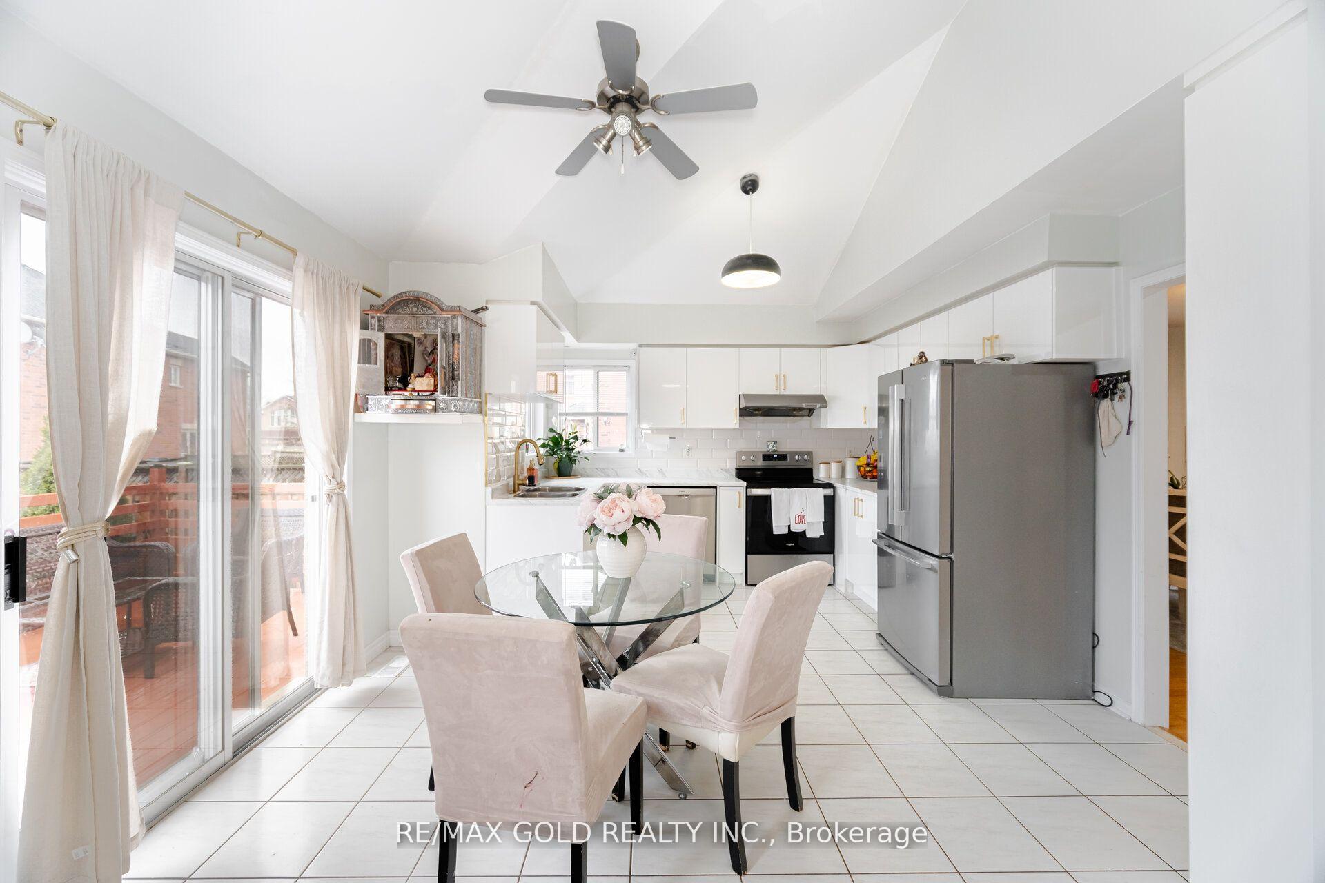 Photo 6 of 7 Creekwood Drive, Brampton, Snelgrove — HOMEH