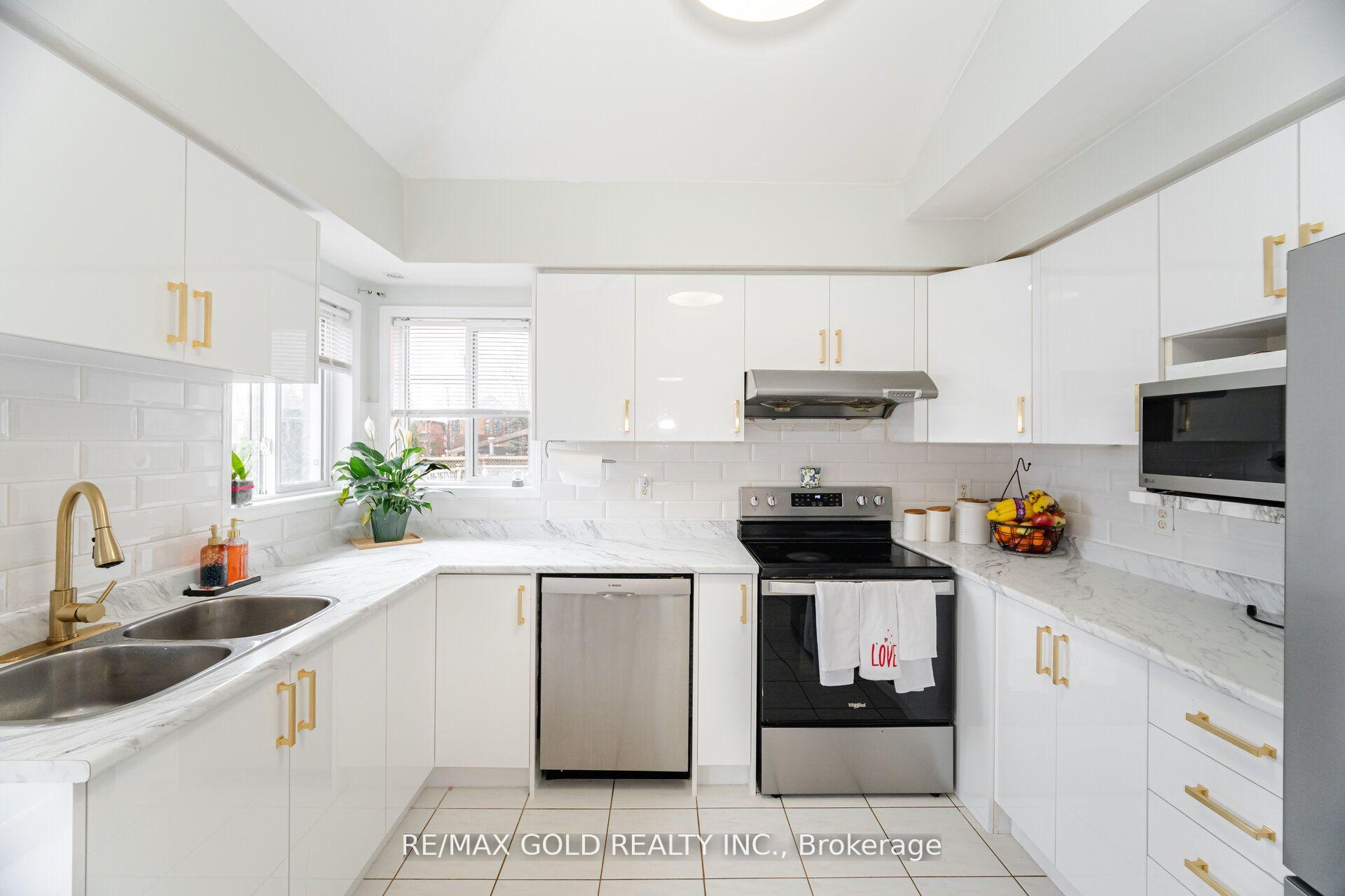 Photo 15 of 7 Creekwood Drive, Brampton, Snelgrove — HOMEH
