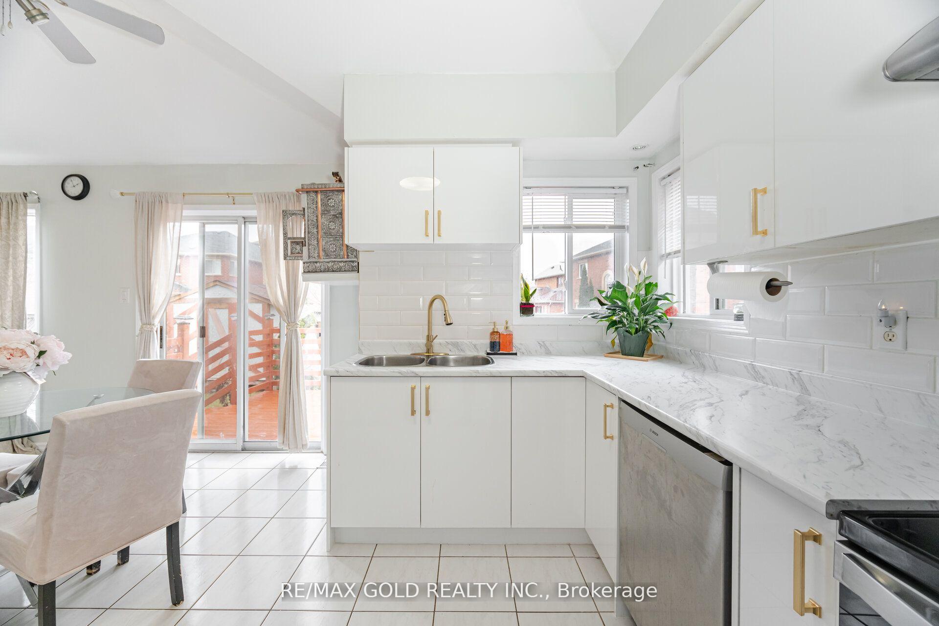 Photo 17 of 7 Creekwood Drive, Brampton, Snelgrove — HOMEH