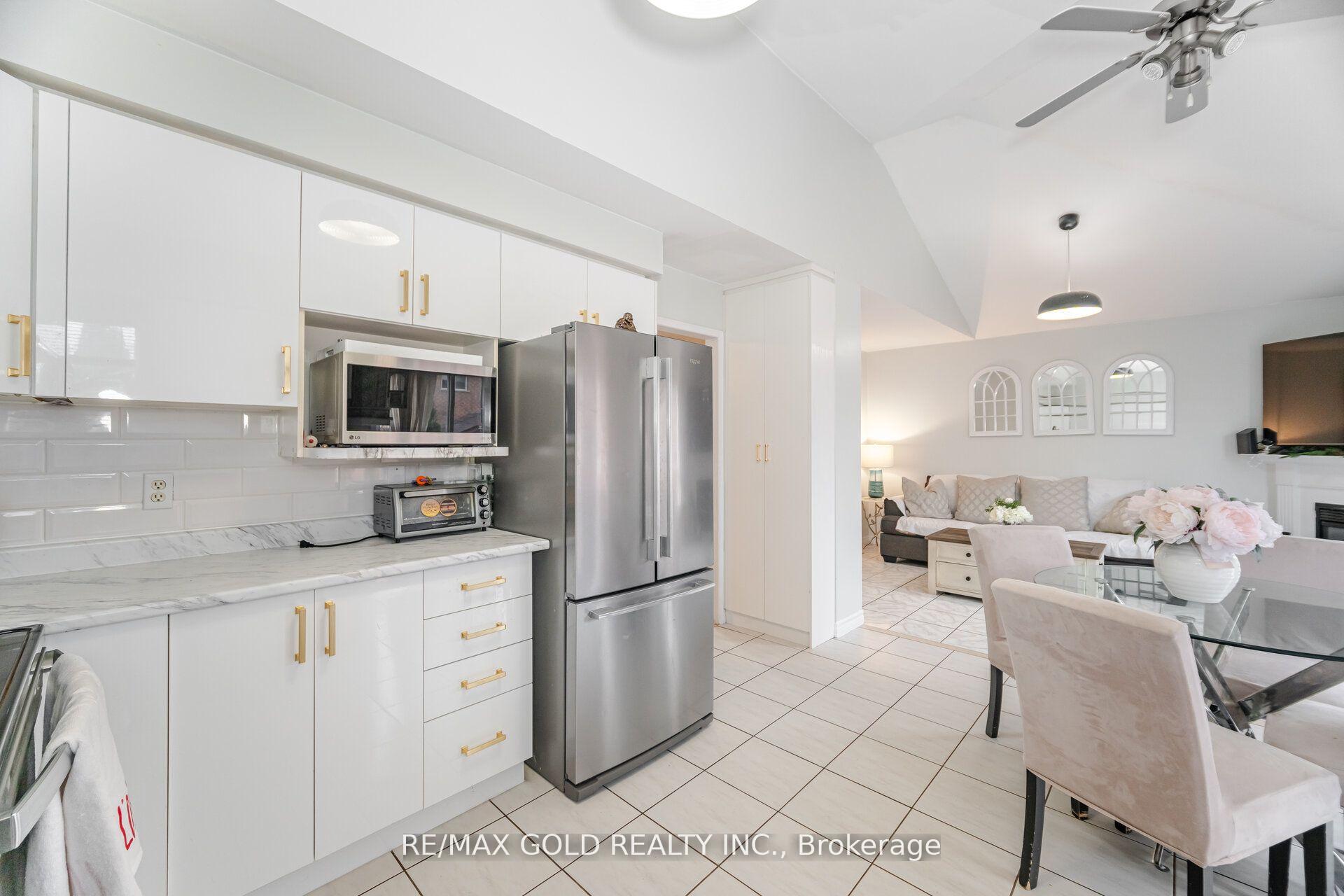 Photo 16 of 7 Creekwood Drive, Brampton, Snelgrove — HOMEH