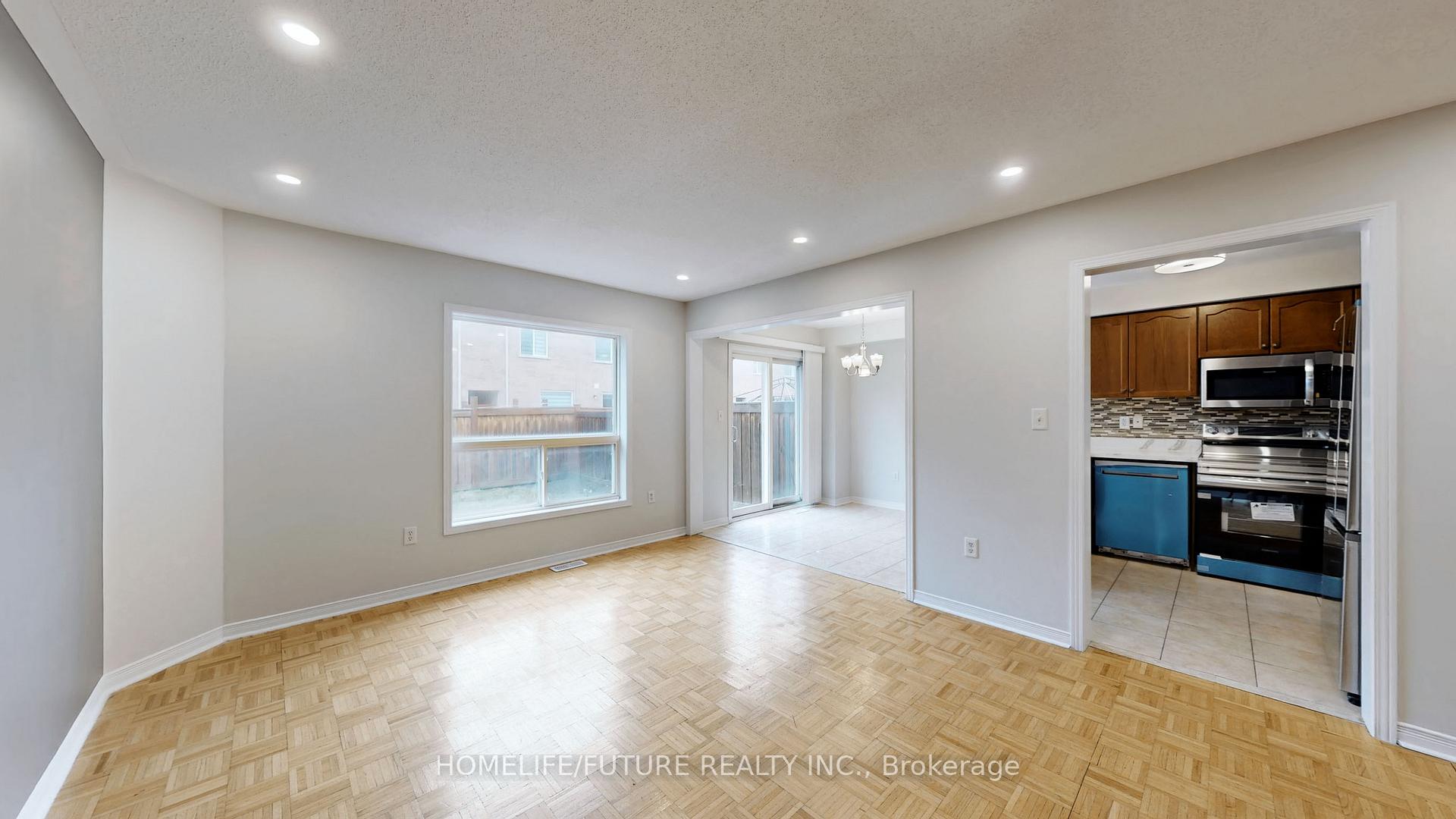 Photo 4 of 10 Quailvalley Drive, Brampton, Sandringham-Wellington — HOMEH