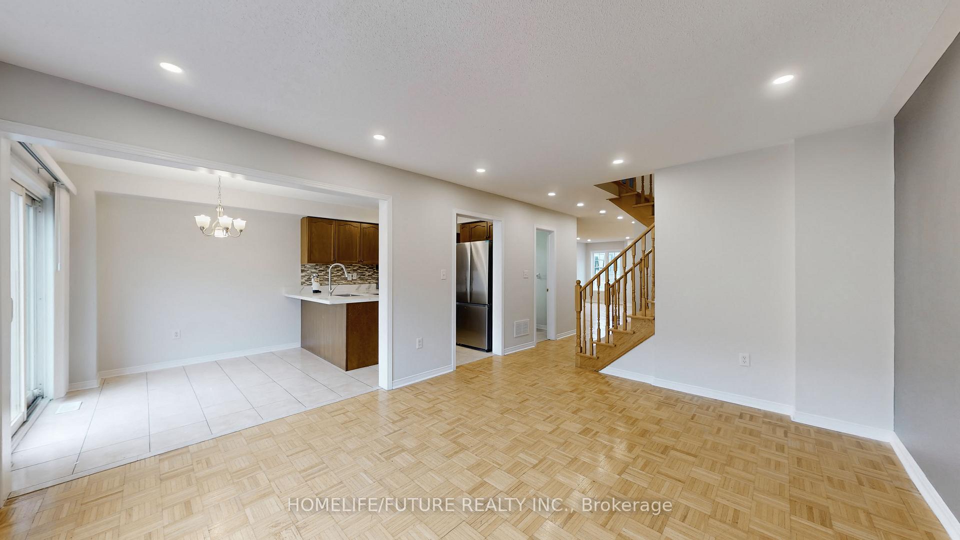 Photo 5 of 10 Quailvalley Drive, Brampton, Sandringham-Wellington — HOMEH