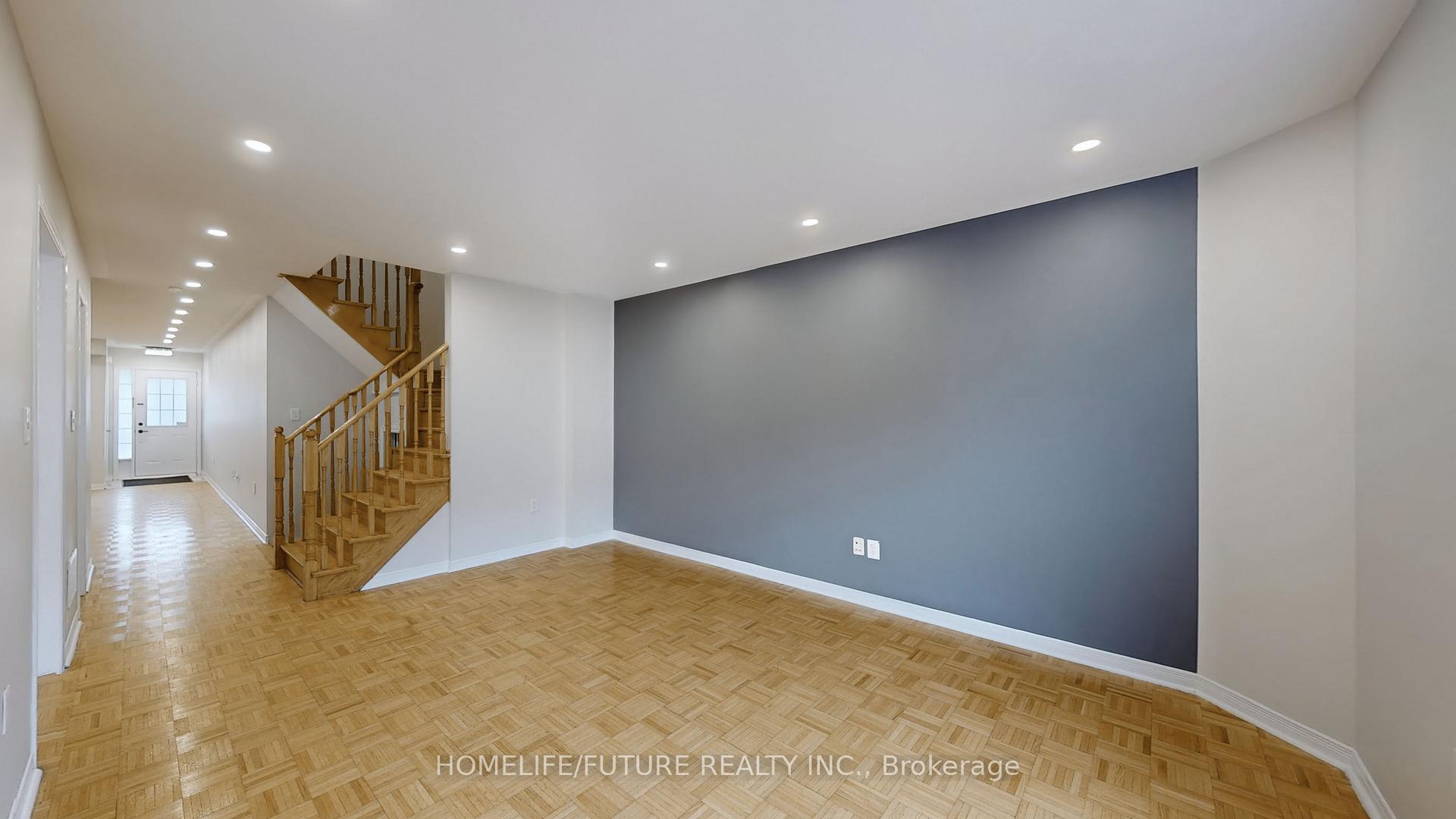 Photo 8 of 10 Quailvalley Drive, Brampton, Sandringham-Wellington — HOMEH