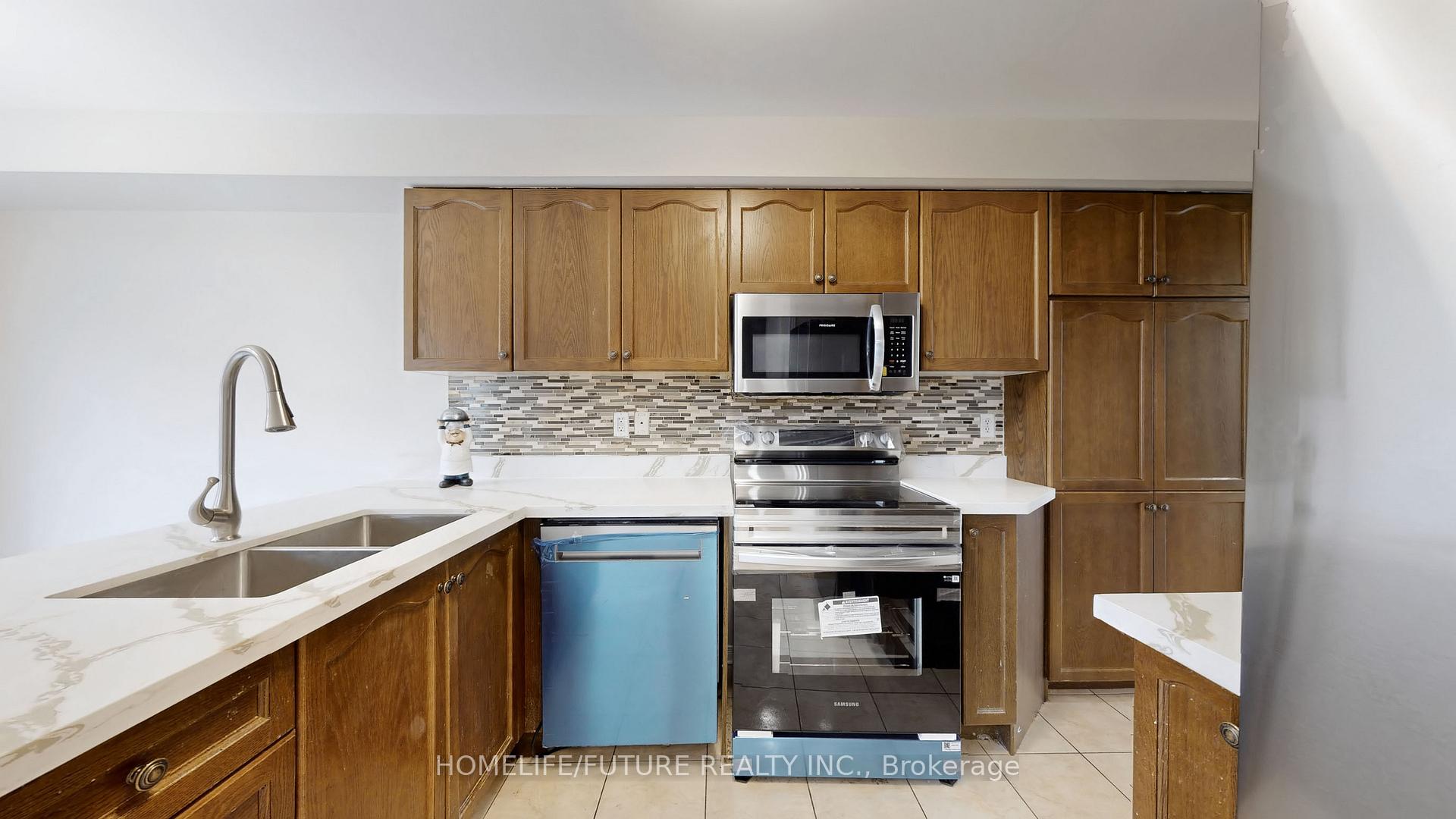 Photo 9 of 10 Quailvalley Drive, Brampton, Sandringham-Wellington — HOMEH