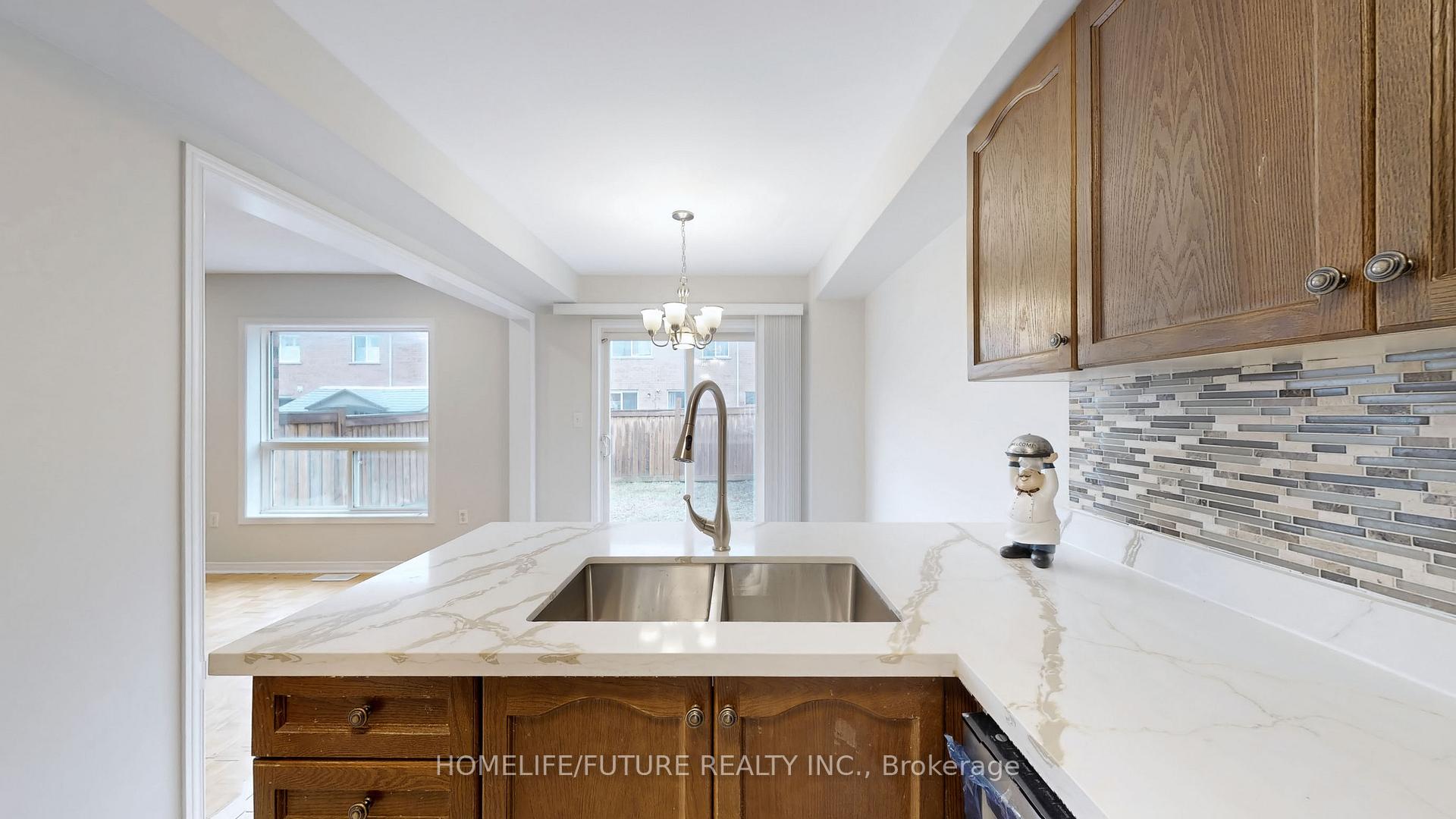 Photo 11 of 10 Quailvalley Drive, Brampton, Sandringham-Wellington — HOMEH