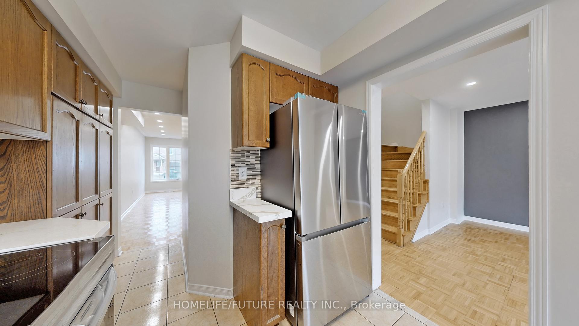 Photo 13 of 10 Quailvalley Drive, Brampton, Sandringham-Wellington — HOMEH