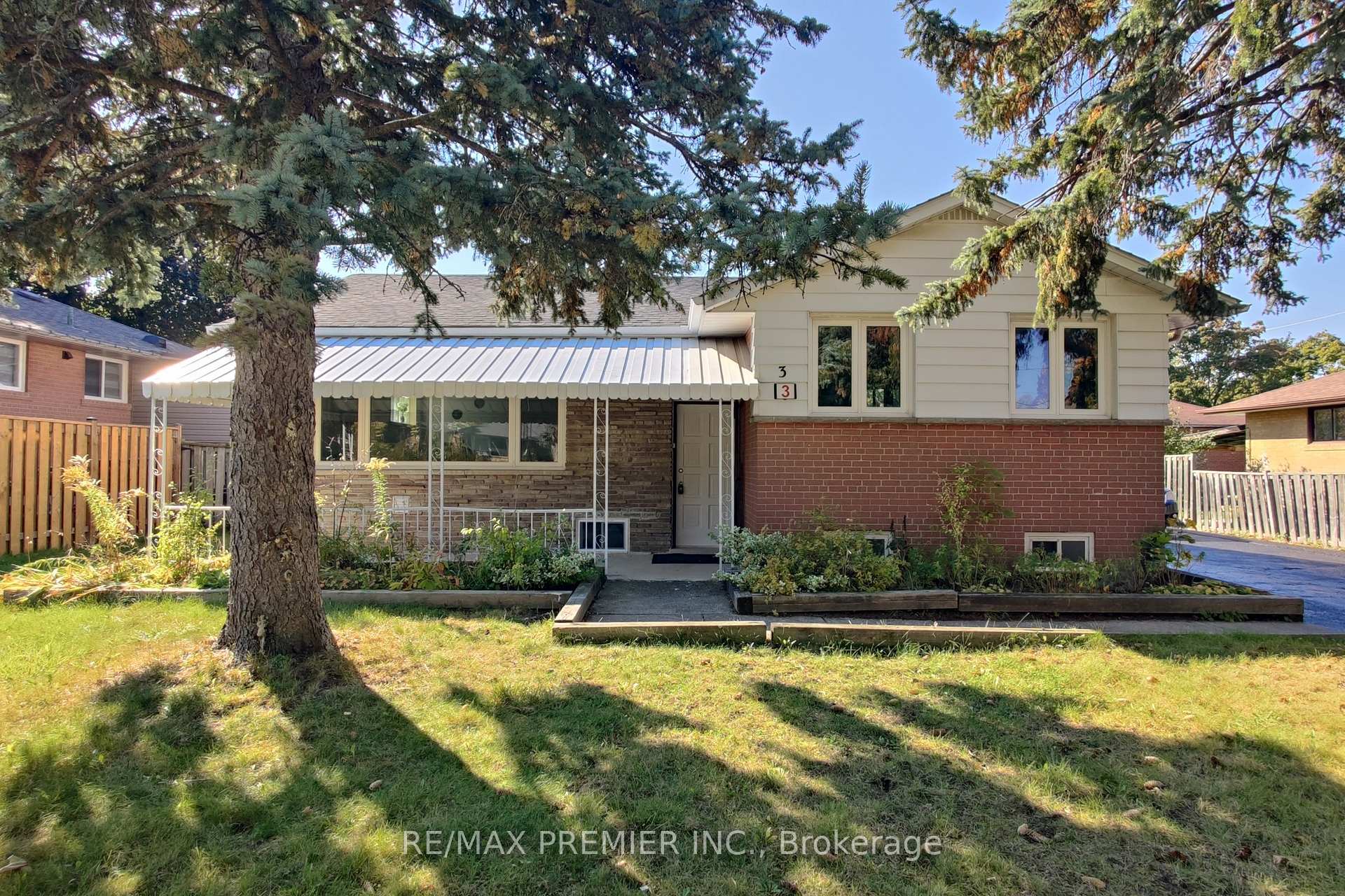 Photo 1 of 3 Gretna Drive, Brampton, Northwood Park — HOMEH