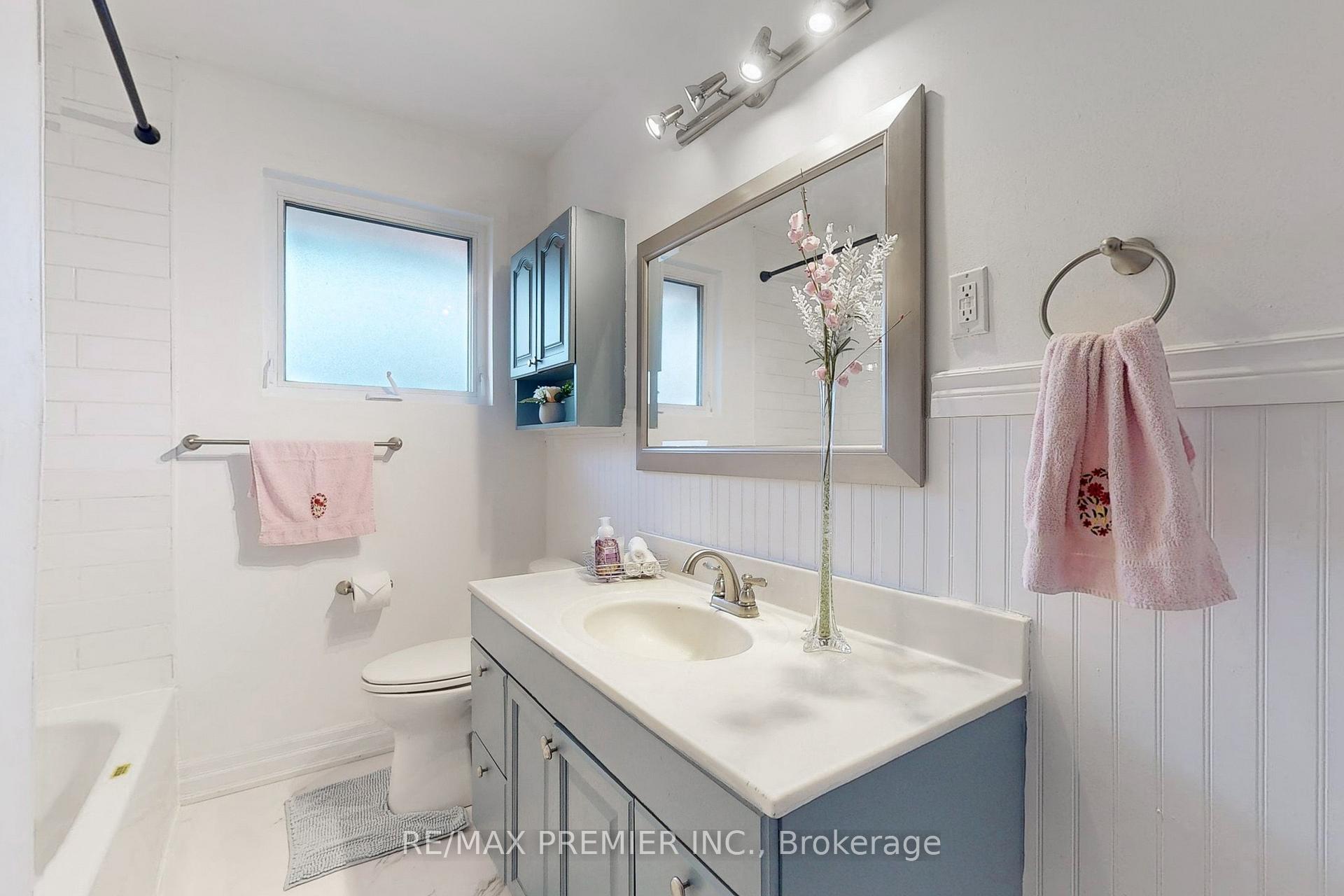 Photo 18 of 3 Gretna Drive, Brampton, Northwood Park — HOMEH