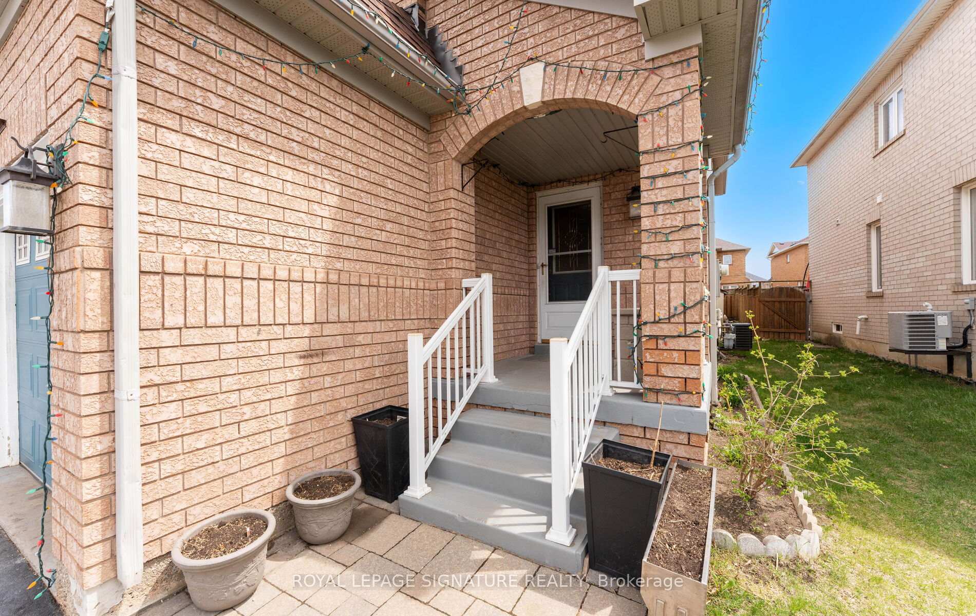 Photo 3 of 53 National Pine Drive, Vaughan, Vellore Village — HOMEH