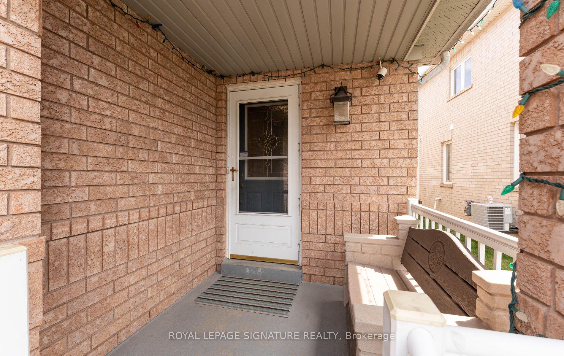 Photo 4 of 53 National Pine Drive, Vaughan, Vellore Village — HOMEH