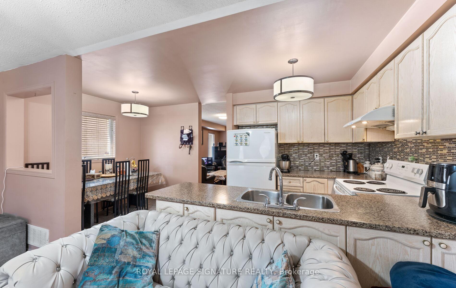 Photo 14 of 53 National Pine Drive, Vaughan, Vellore Village — HOMEH