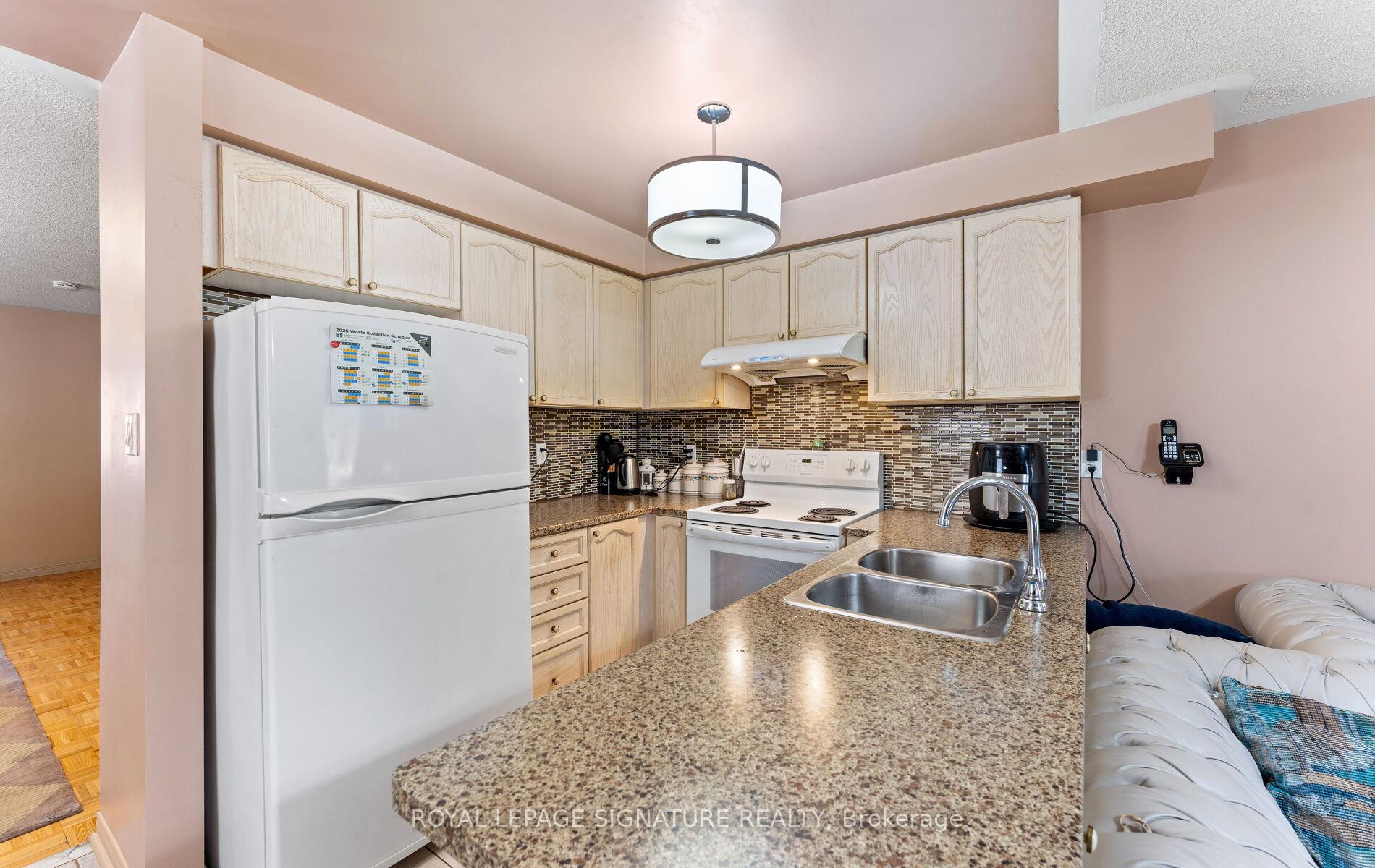 Photo 15 of 53 National Pine Drive, Vaughan, Vellore Village — HOMEH