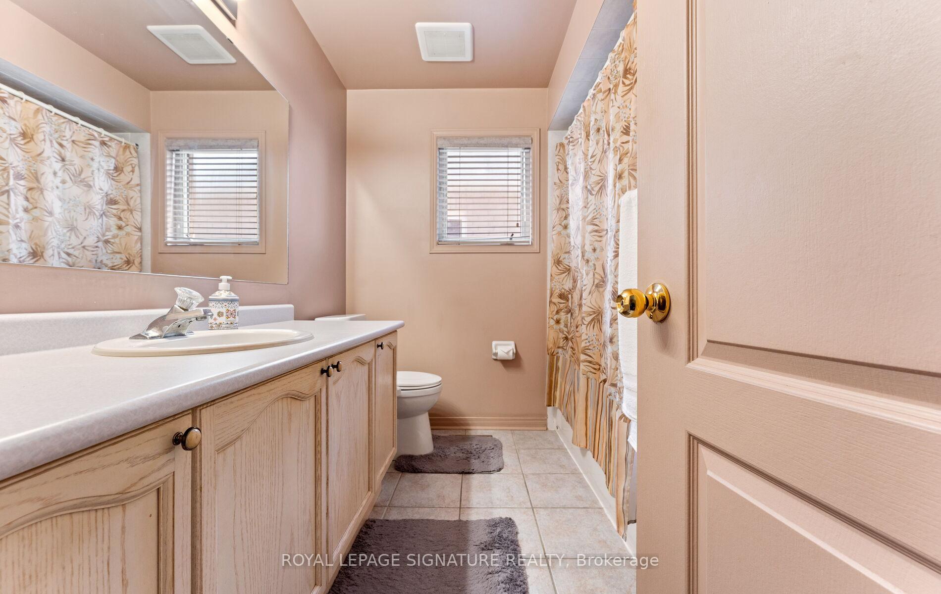 Photo 32 of 53 National Pine Drive, Vaughan, Vellore Village — HOMEH