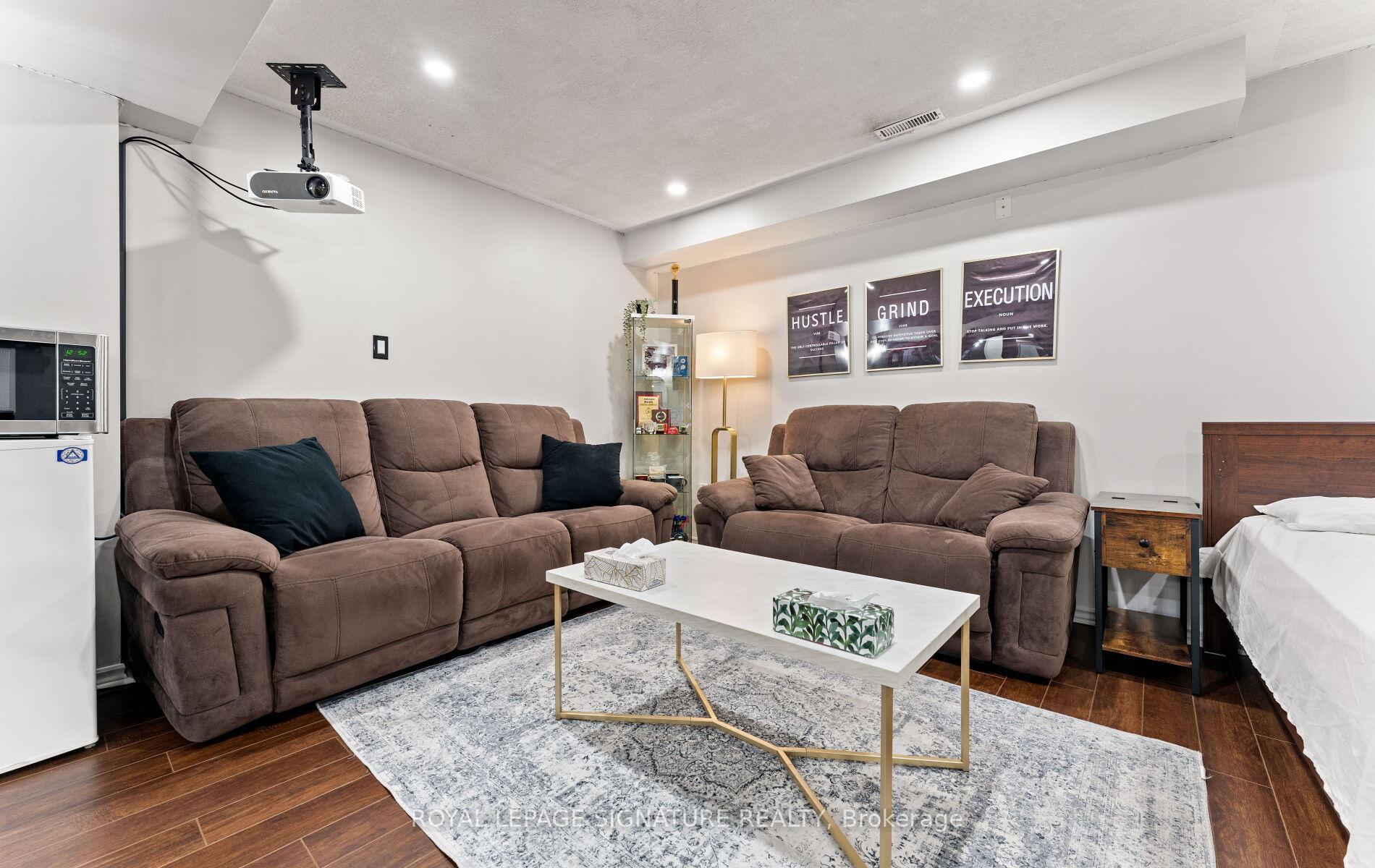 Photo 37 of 53 National Pine Drive, Vaughan, Vellore Village — HOMEH
