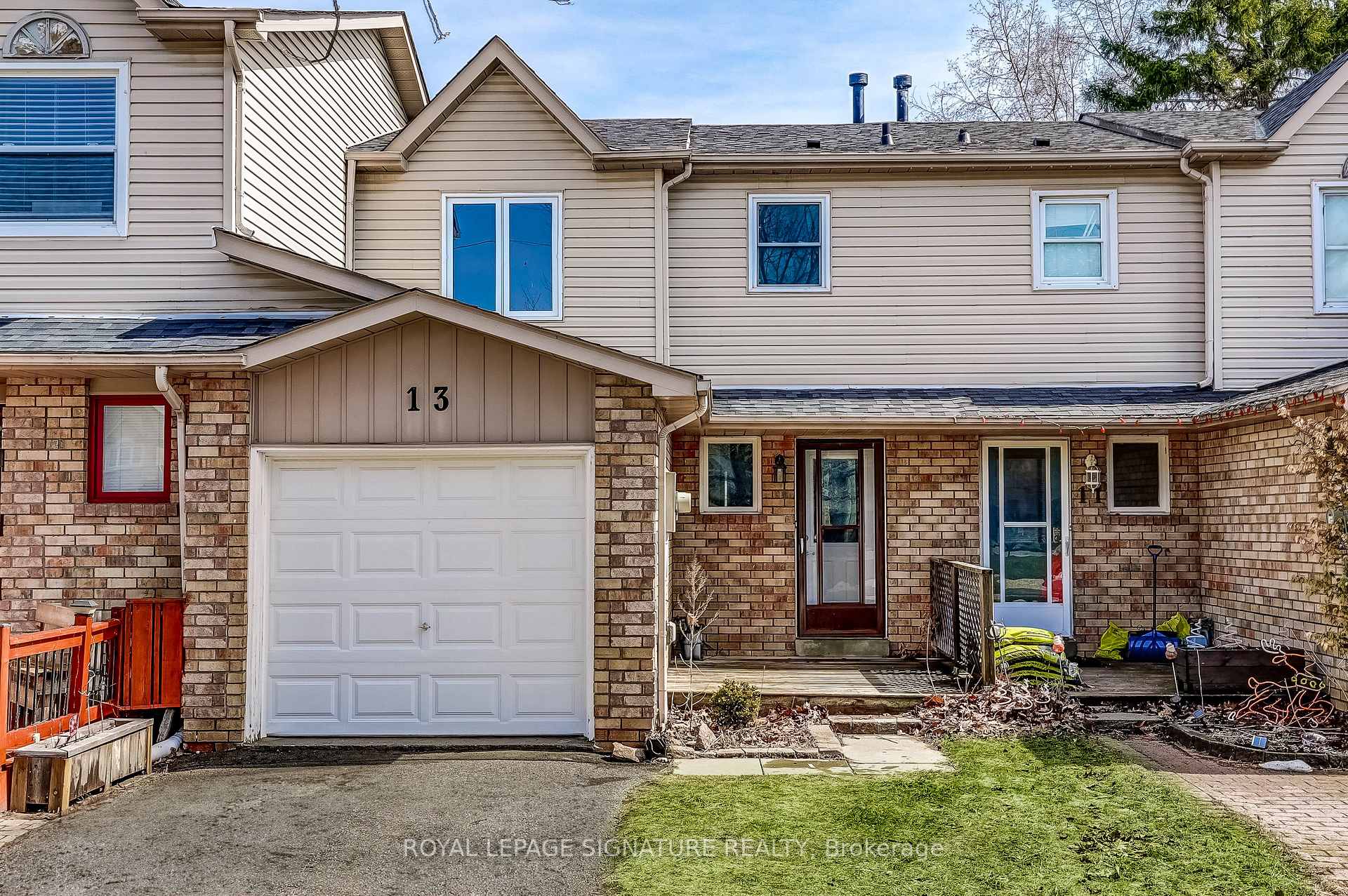 Front of 13 Hanning Court