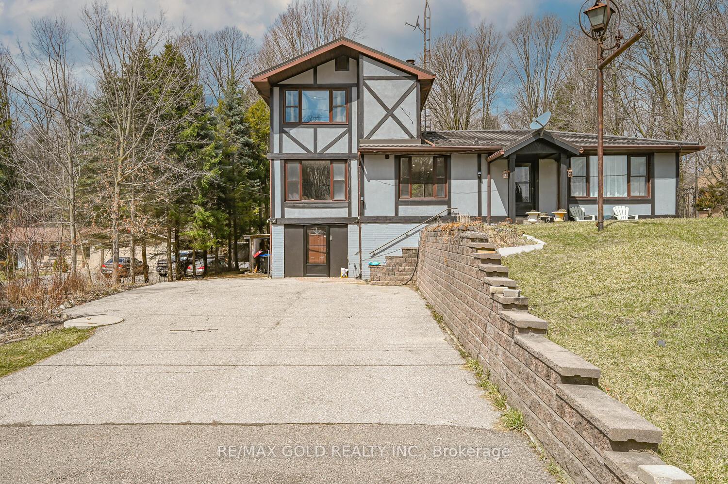 Front of 8726 Highway 9