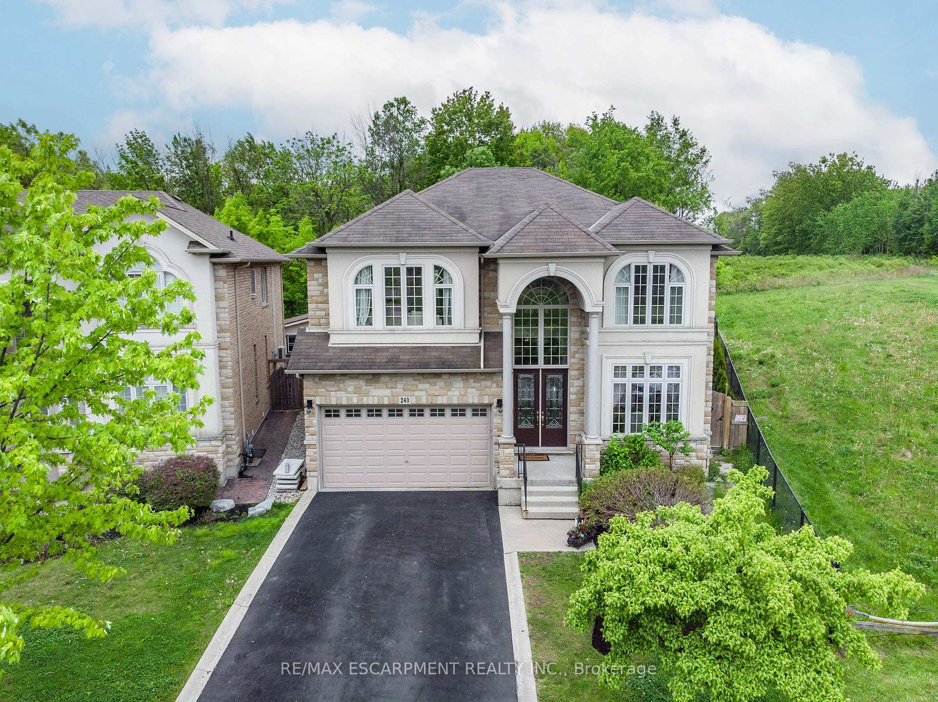 Front of 240 Cloverleaf Drive