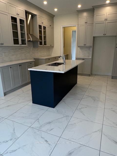 Photo 5 of 19 Lorrain Hand Crescent, Georgina, Keswick South — HOMEH