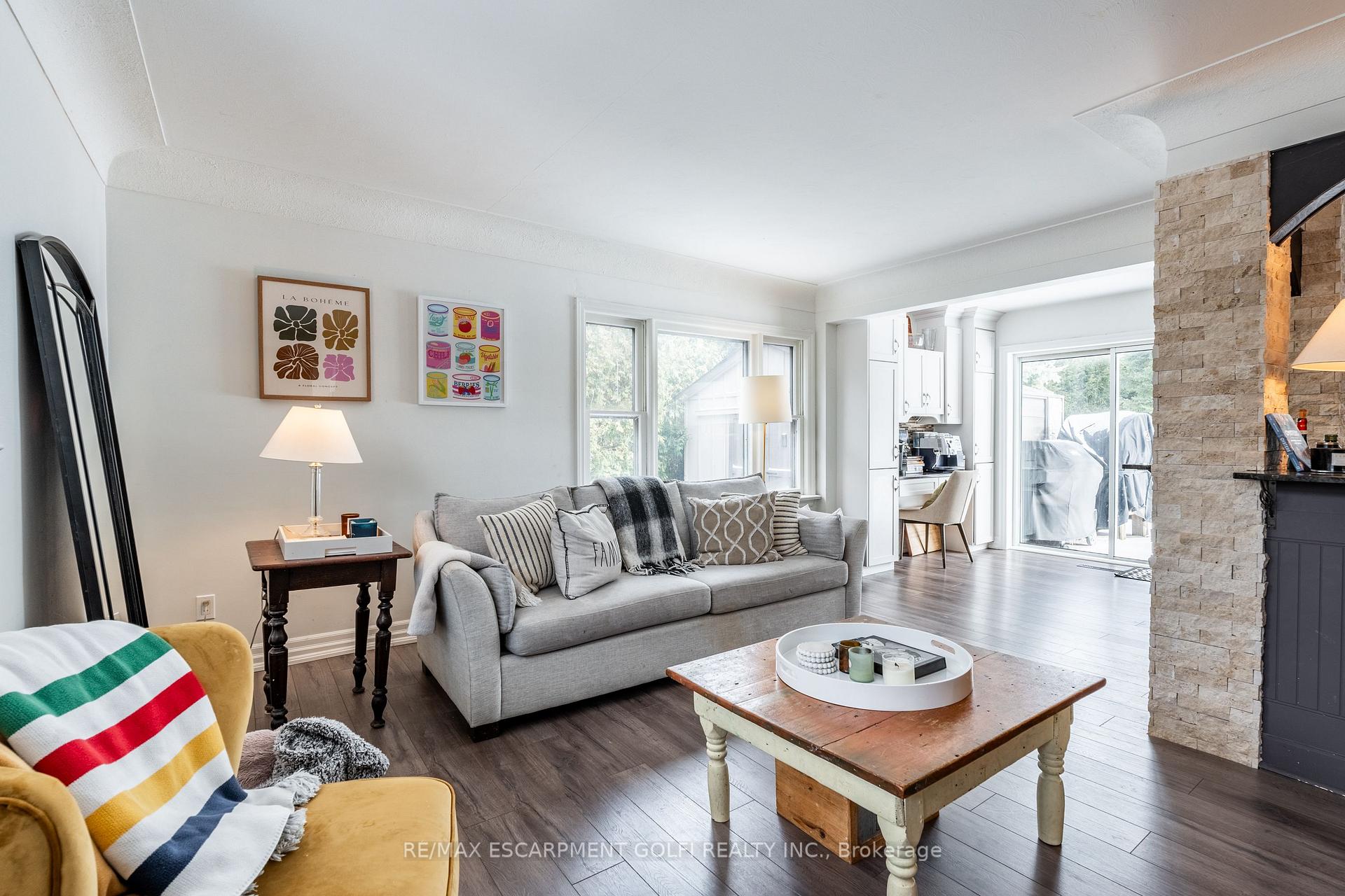 Photo 10 of 878 Alexander Road, Hamilton, Ancaster — HOMEH