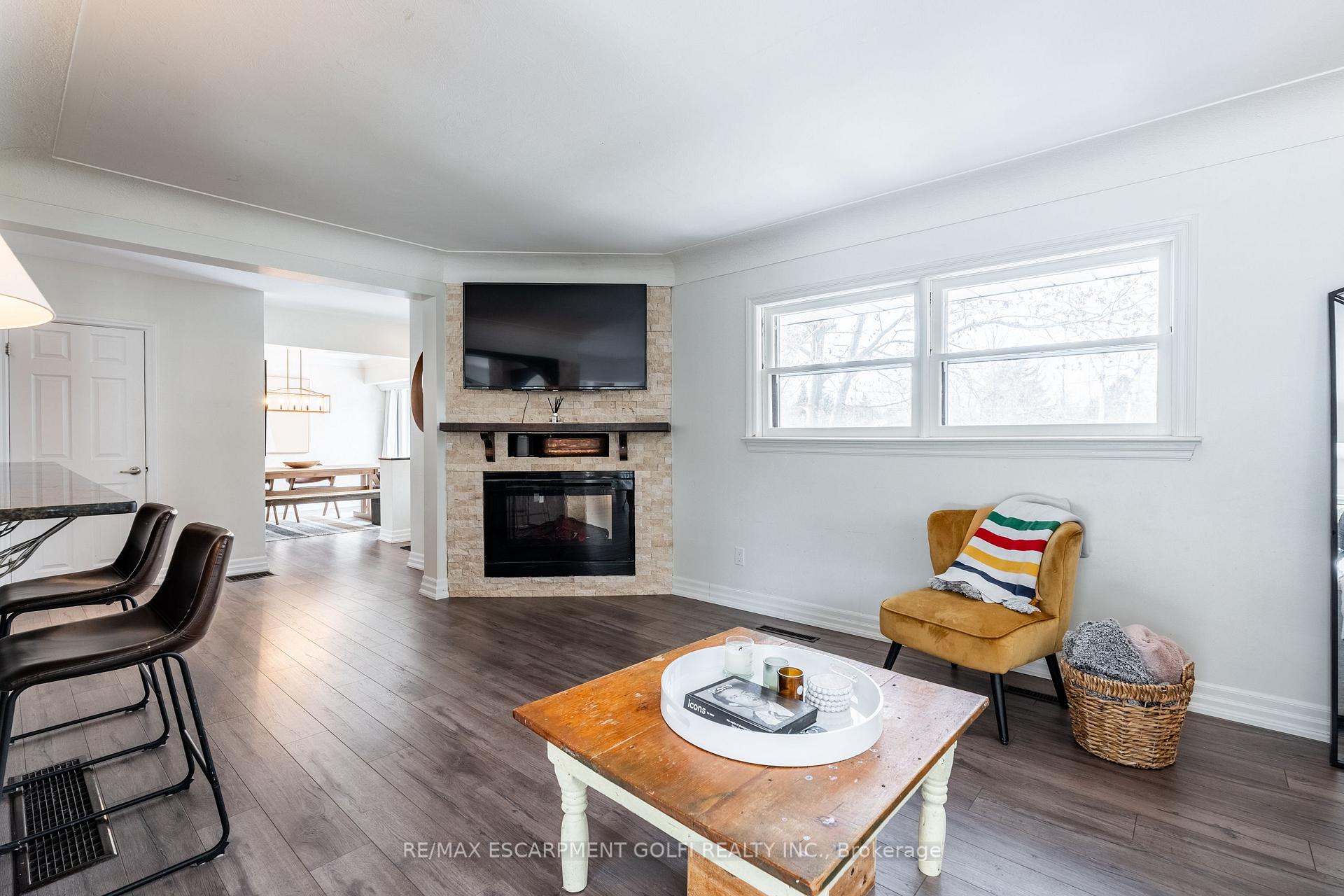 Photo 9 of 878 Alexander Road, Hamilton, Ancaster — HOMEH