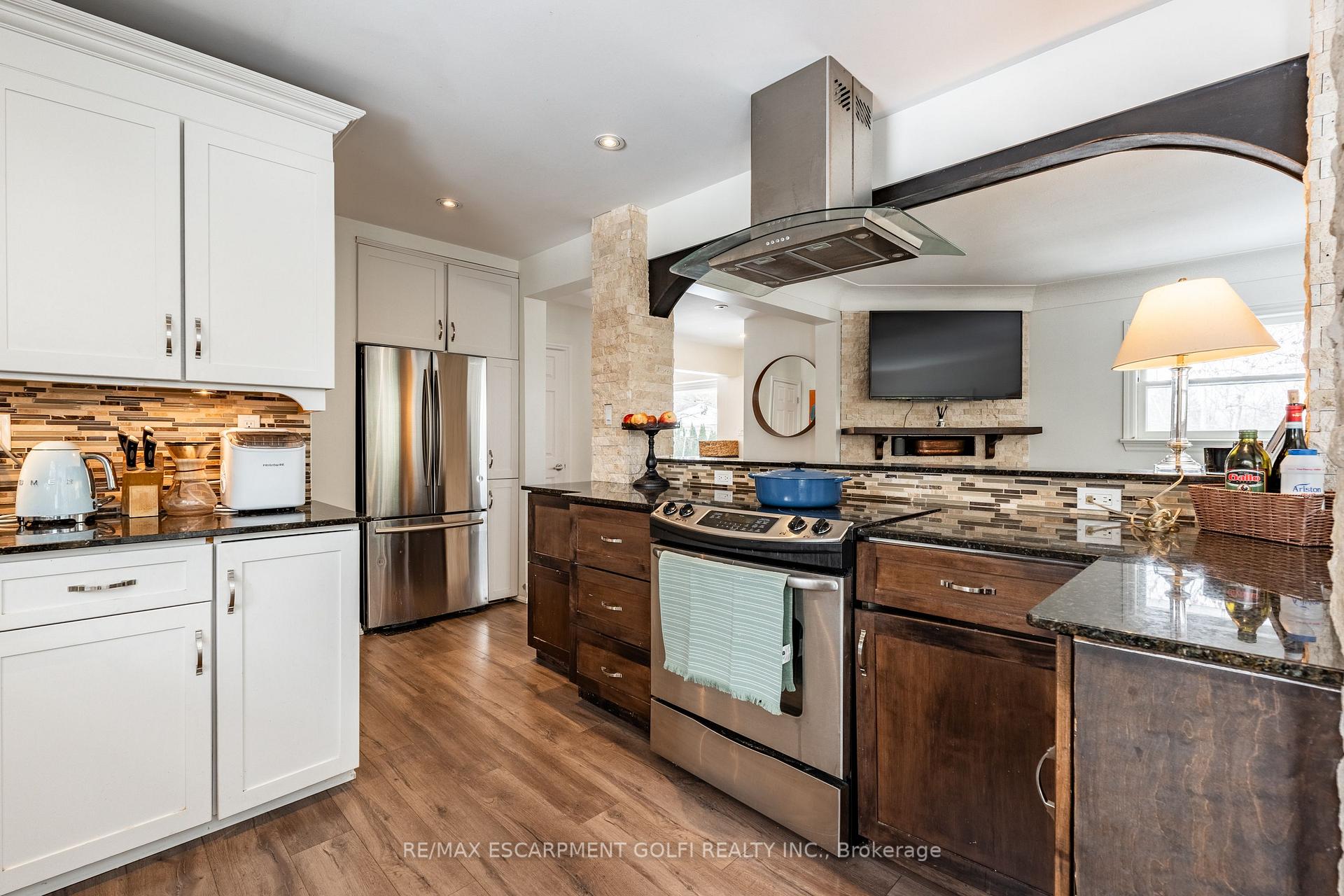 Photo 13 of 878 Alexander Road, Hamilton, Ancaster — HOMEH