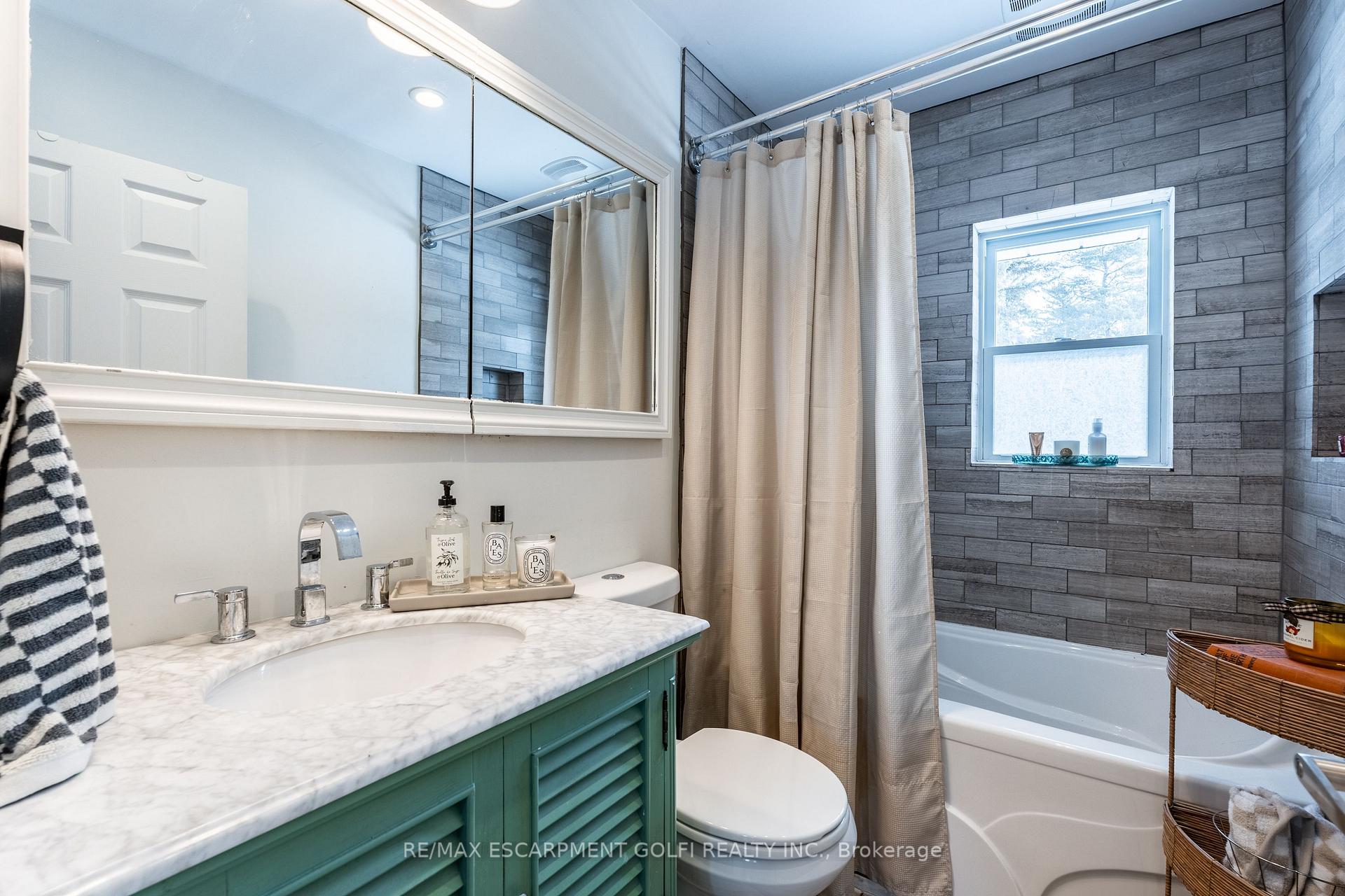 Photo 25 of 878 Alexander Road, Hamilton, Ancaster — HOMEH