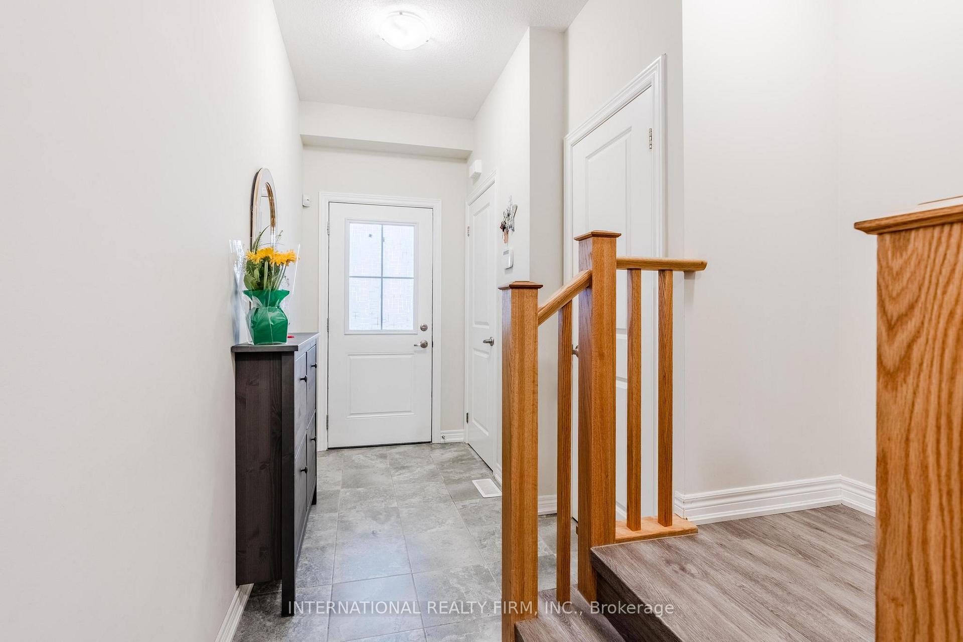 Photo 4 of 155 Aquasanta Crescent, Hamilton, Ryckmans — HOMEH