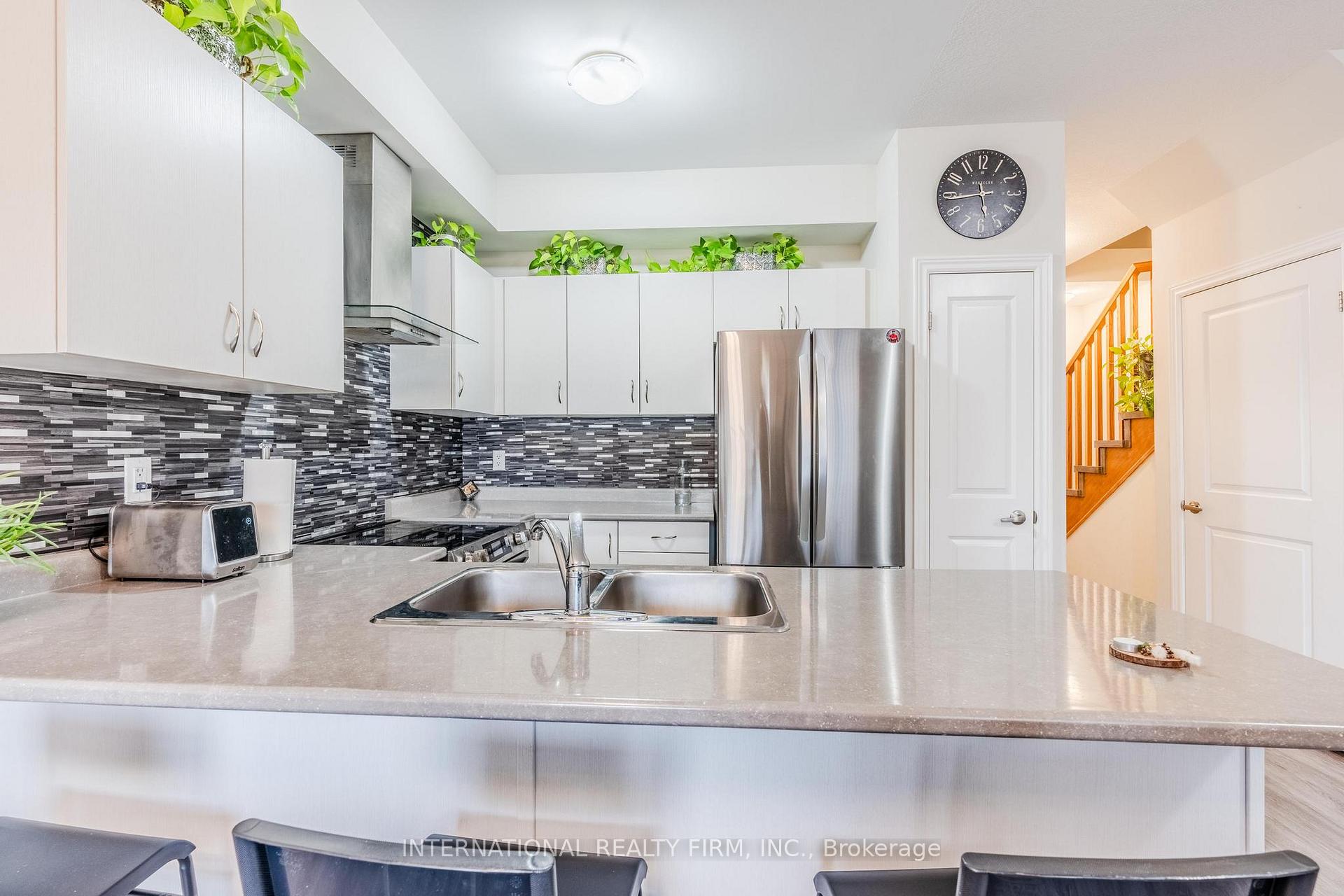 Photo 6 of 155 Aquasanta Crescent, Hamilton, Ryckmans — HOMEH