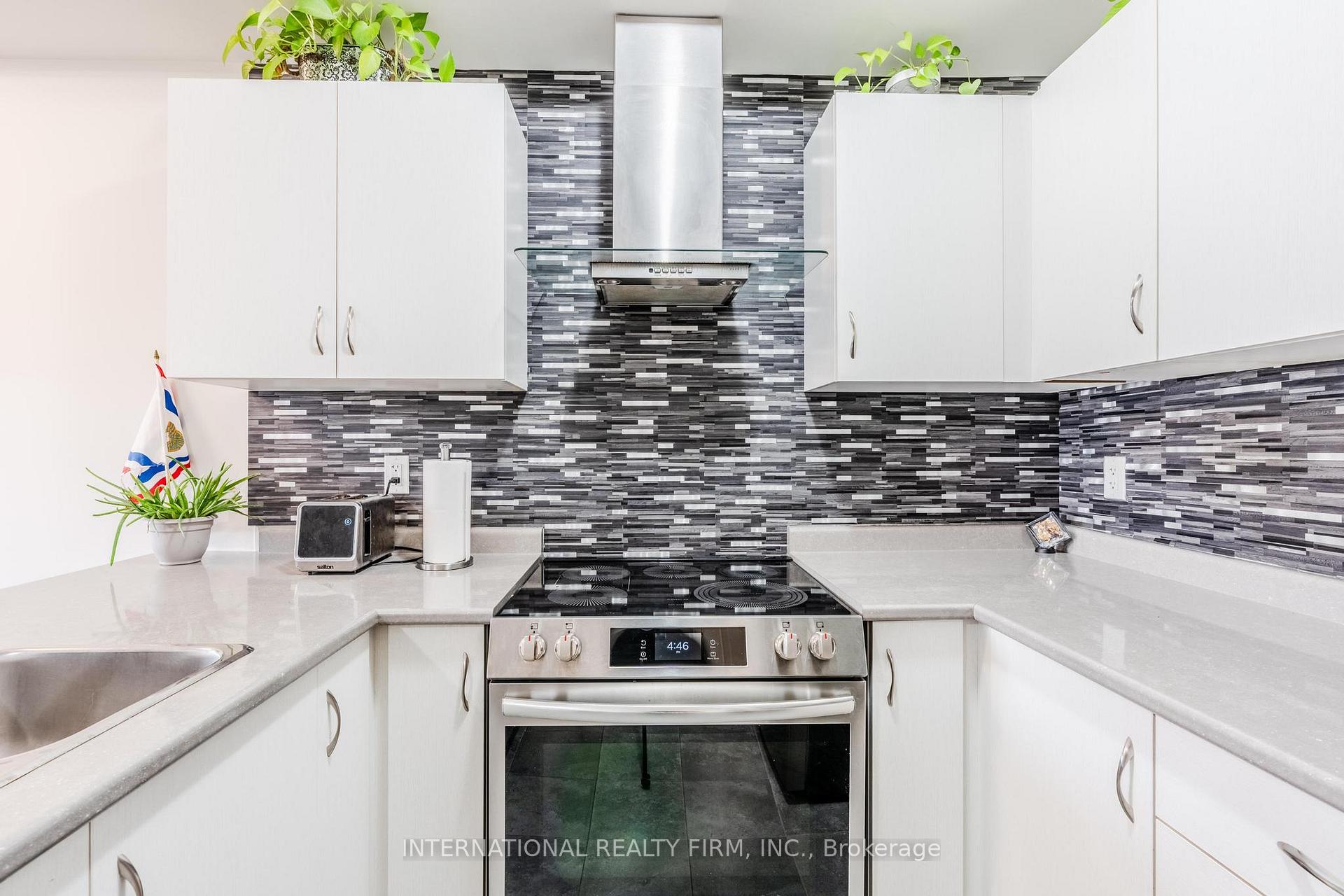 Photo 7 of 155 Aquasanta Crescent, Hamilton, Ryckmans — HOMEH