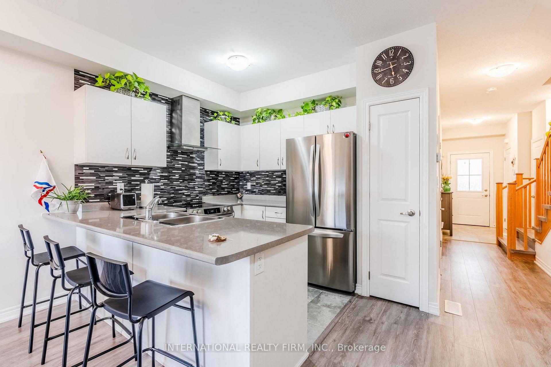 Photo 8 of 155 Aquasanta Crescent, Hamilton, Ryckmans — HOMEH