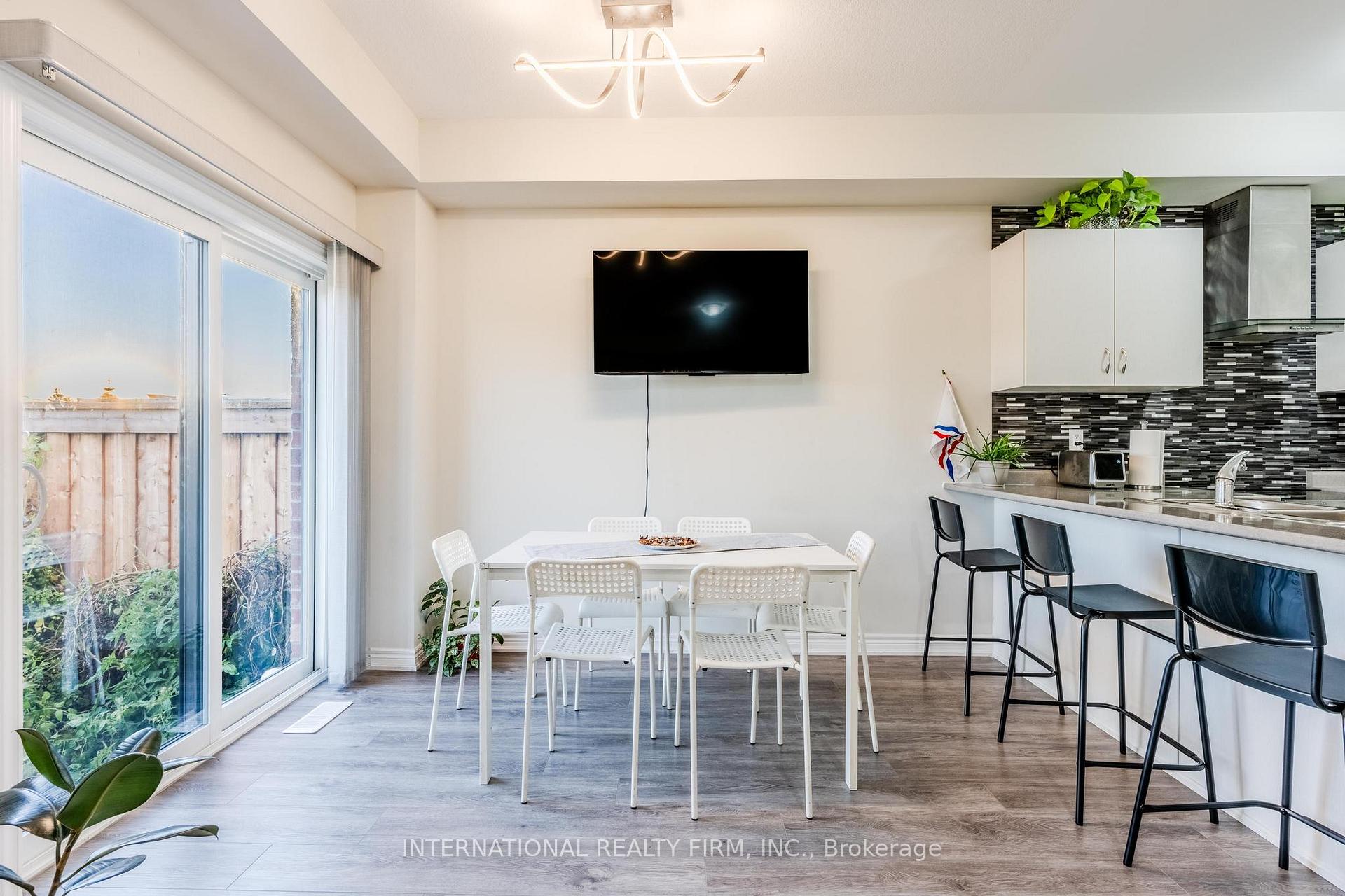 Photo 9 of 155 Aquasanta Crescent, Hamilton, Ryckmans — HOMEH