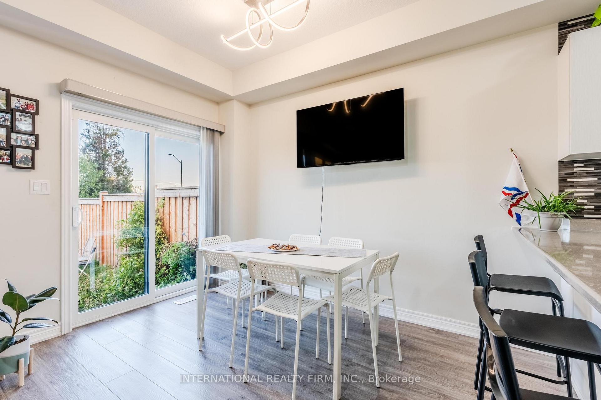 Photo 10 of 155 Aquasanta Crescent, Hamilton, Ryckmans — HOMEH