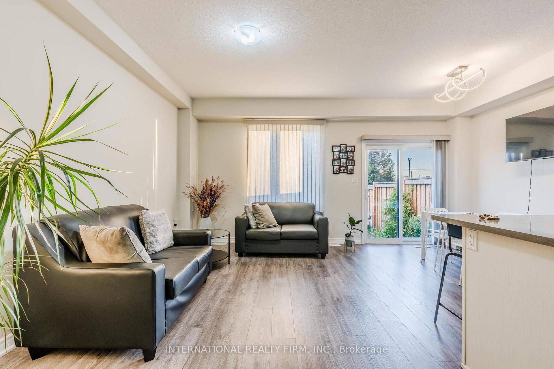 Photo 12 of 155 Aquasanta Crescent, Hamilton, Ryckmans — HOMEH